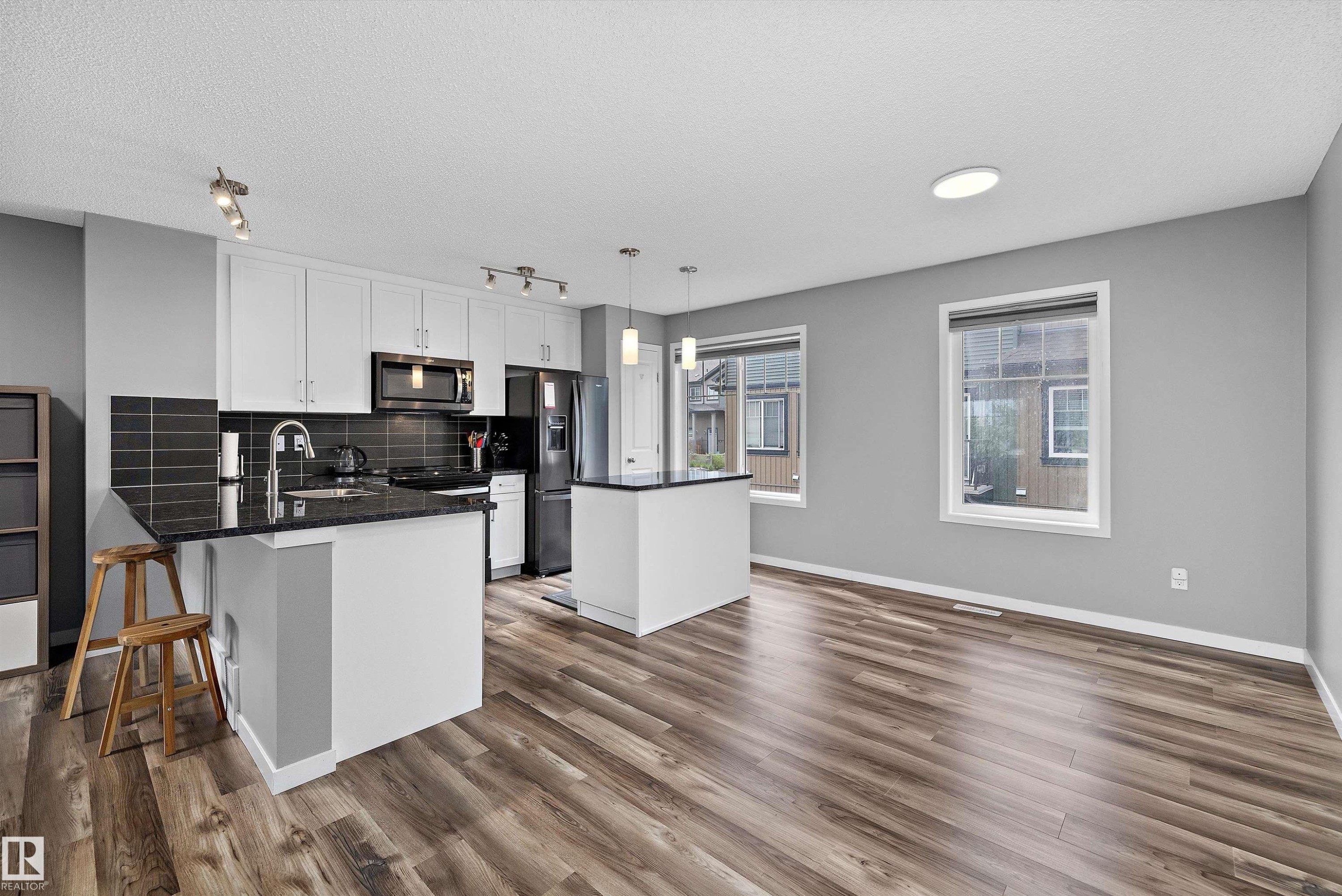 128 3305 Orchards Link, Edmonton, AB - Indoor Photo Showing Kitchen