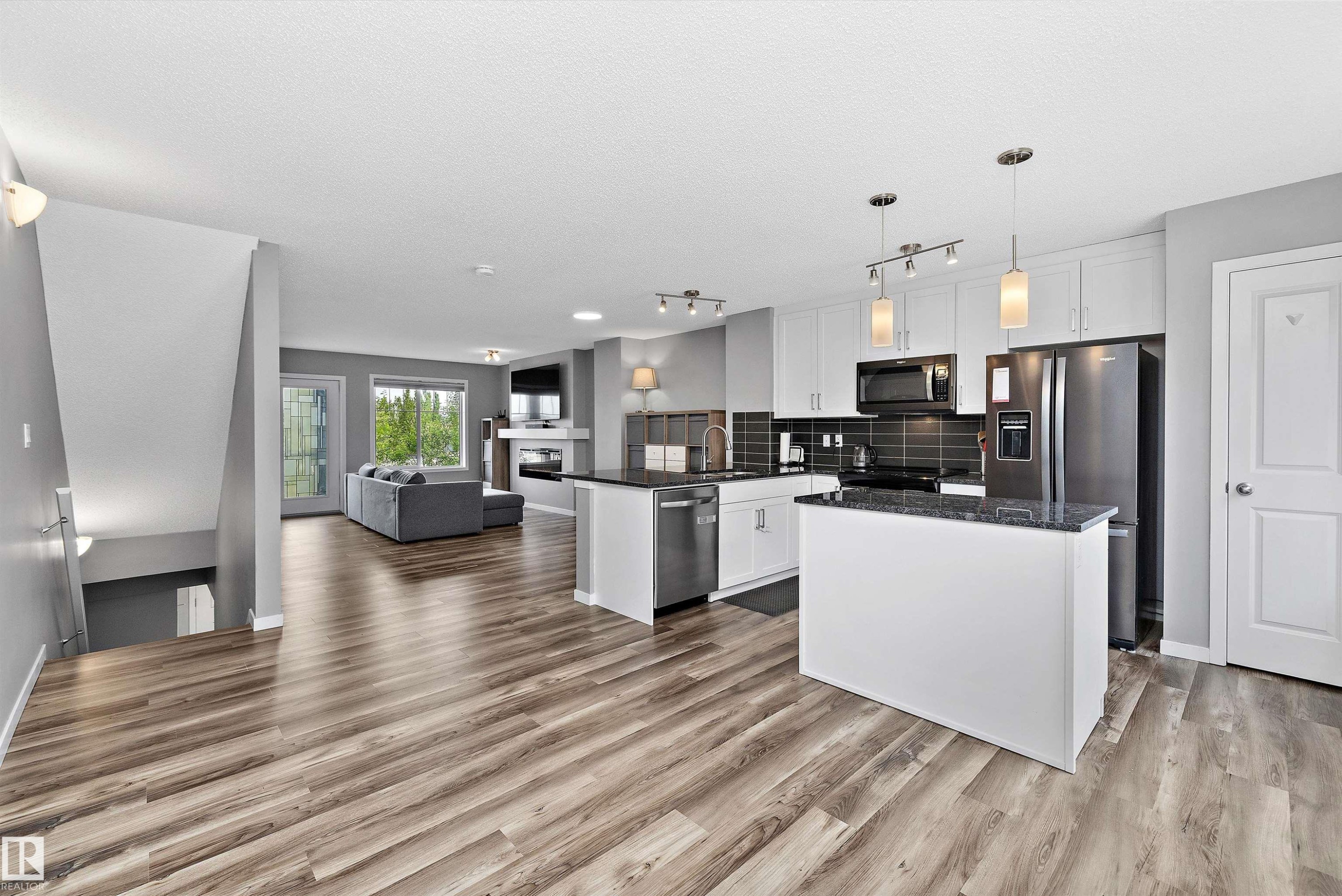 128 3305 Orchards Link, Edmonton, AB - Indoor Photo Showing Kitchen With Stainless Steel Kitchen With Upgraded Kitchen