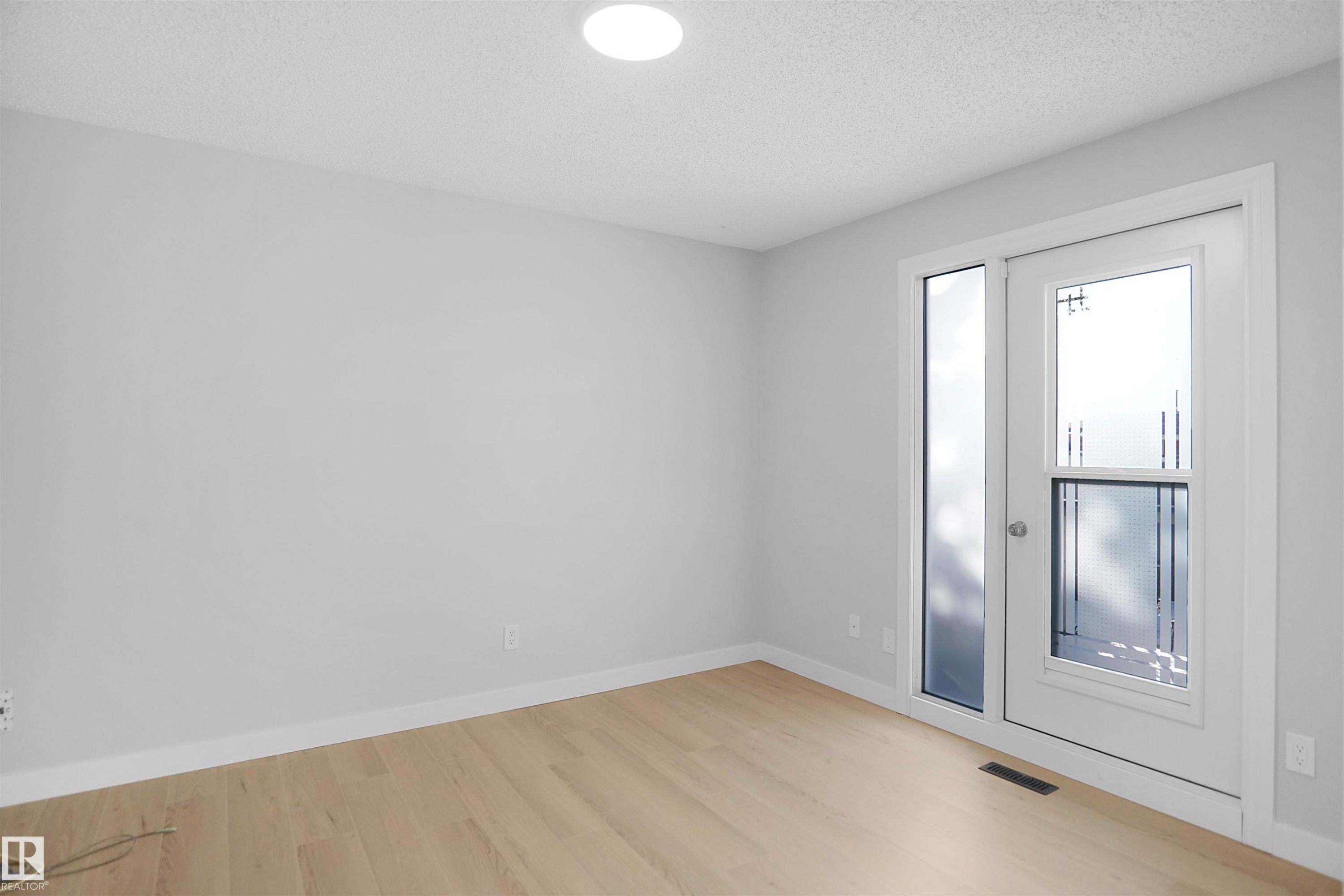 3312 44A Street Nw, Edmonton, AB - Indoor Photo Showing Other Room