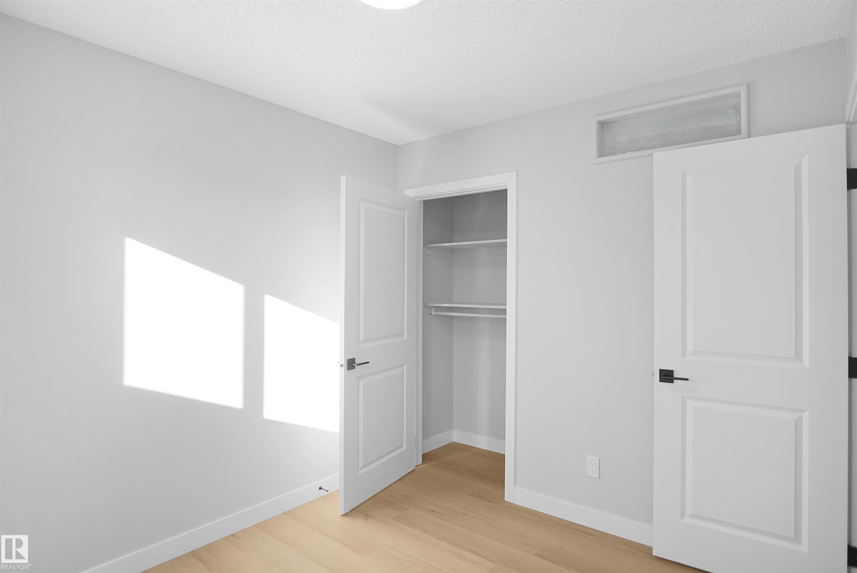 3312 44A Street Nw, Edmonton, AB - Indoor Photo Showing Other Room