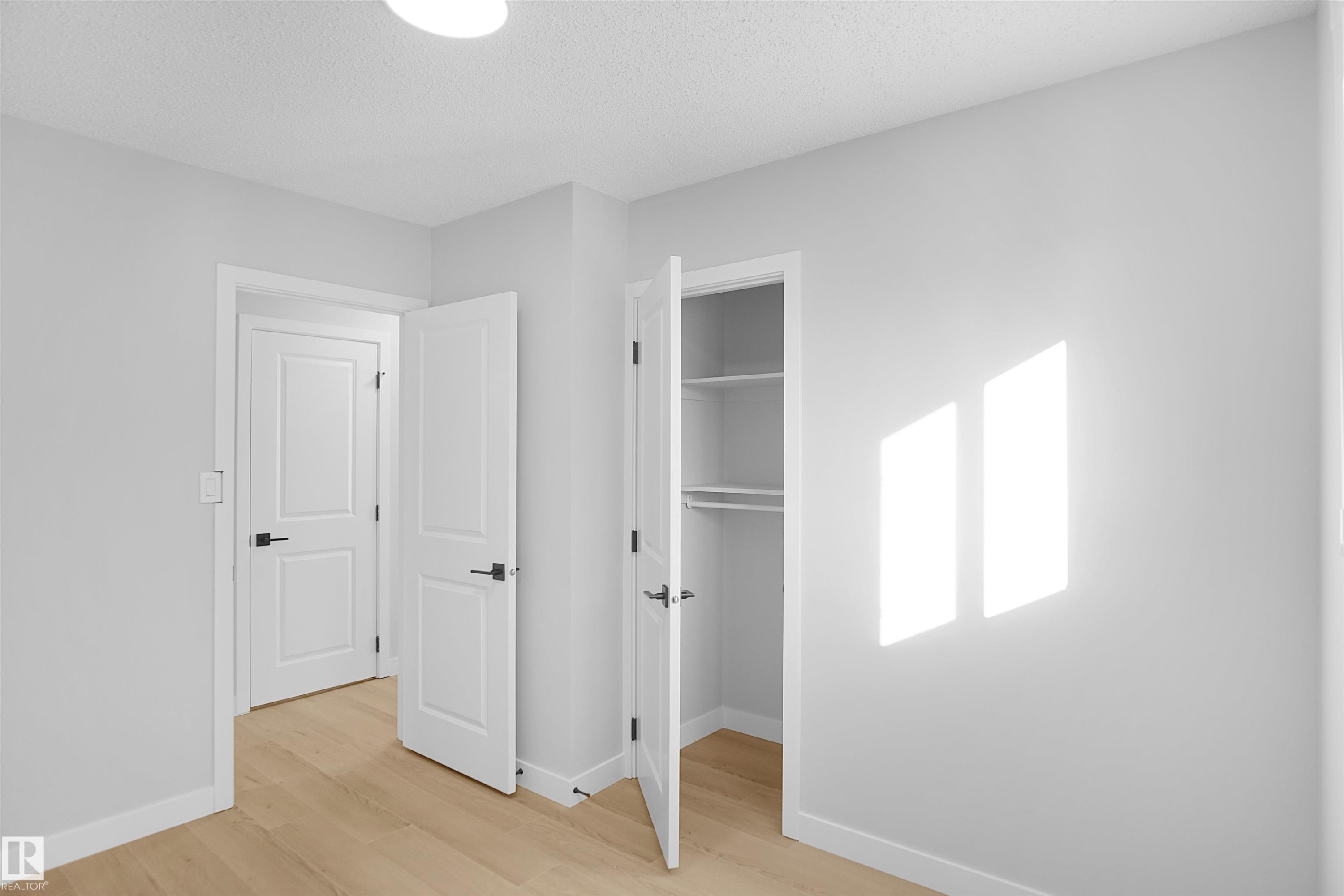 3312 44A Street Nw, Edmonton, AB - Indoor Photo Showing Other Room
