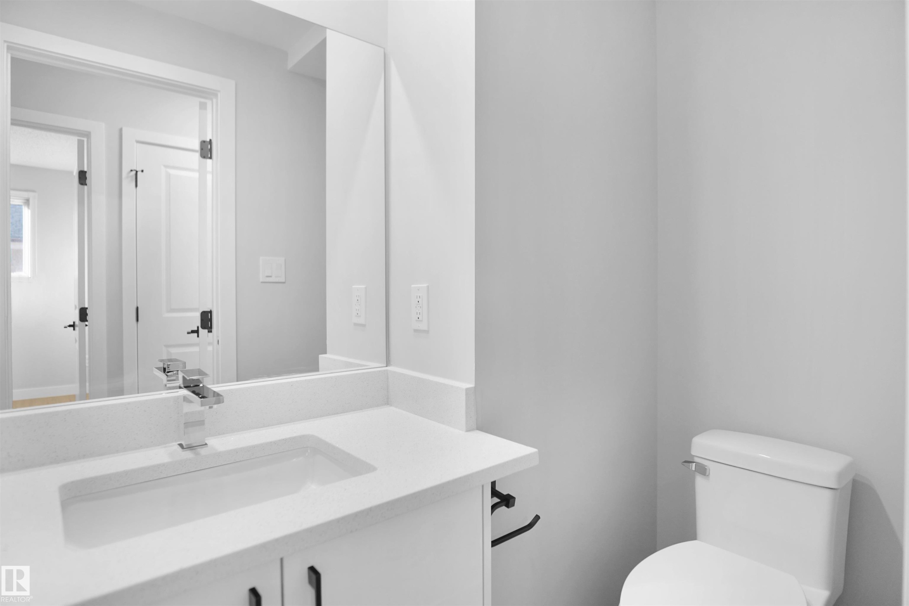 3312 44A Street Nw, Edmonton, AB - Indoor Photo Showing Bathroom