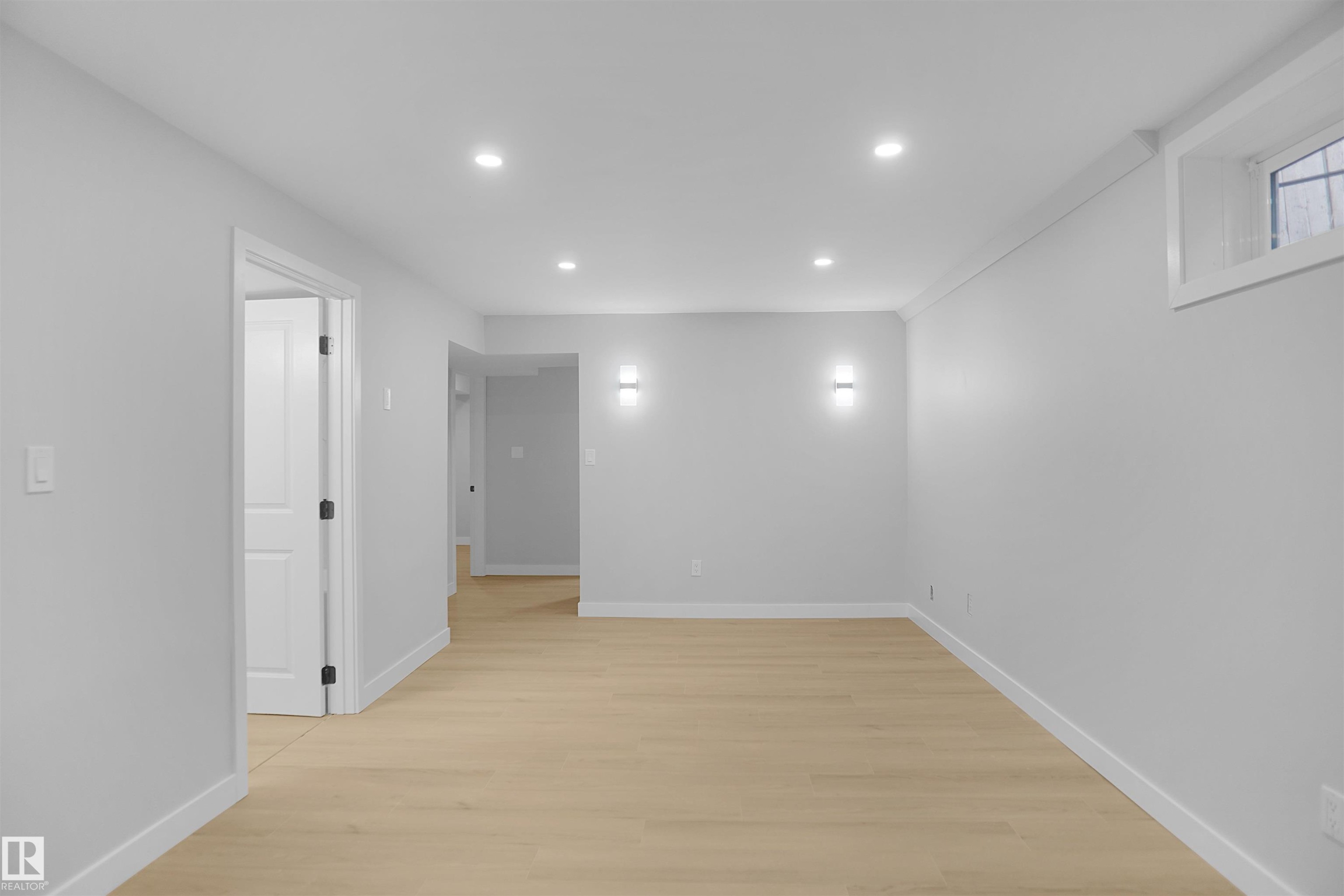 3312 44A Street Nw, Edmonton, AB - Indoor Photo Showing Other Room