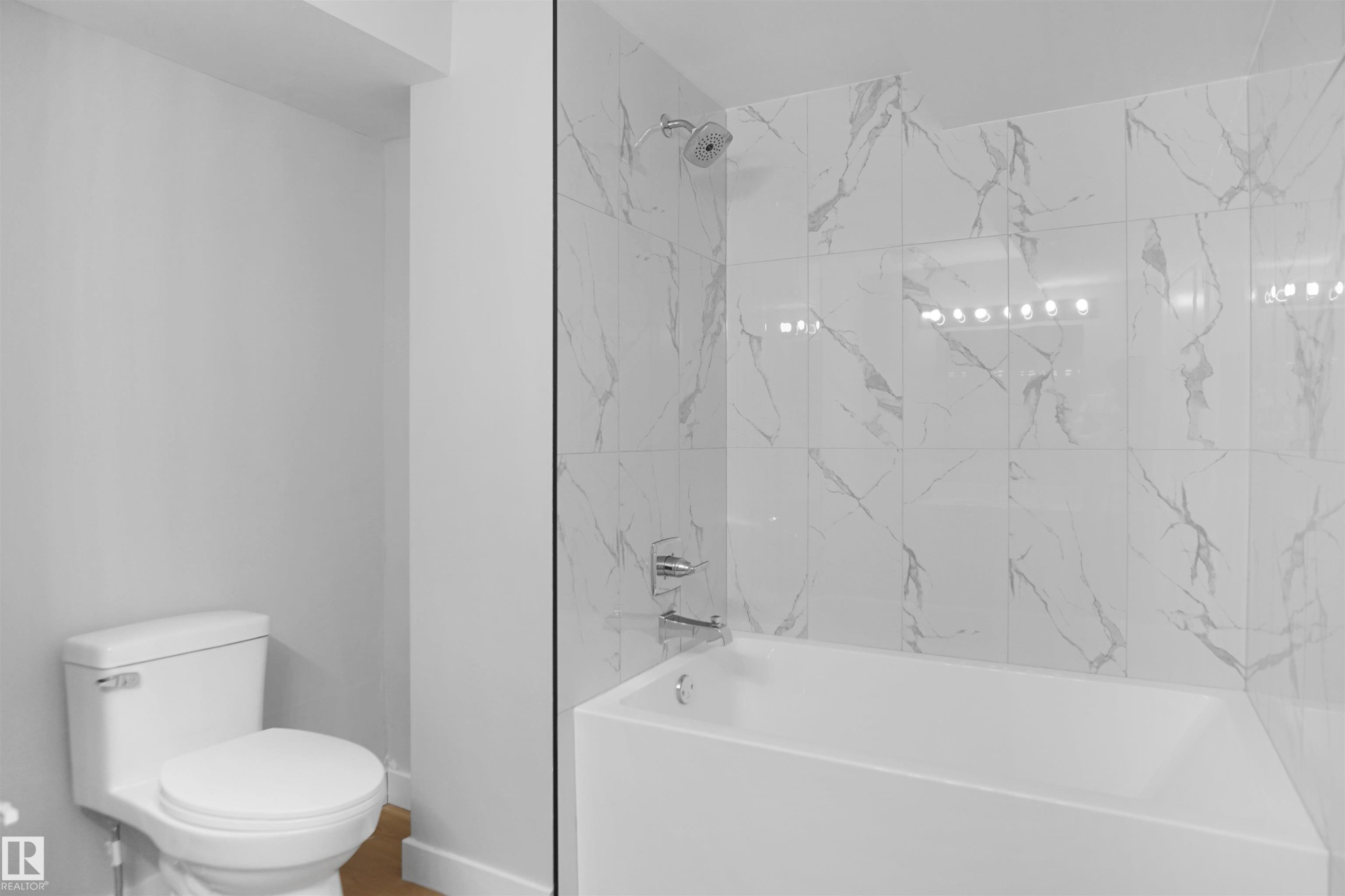 3312 44A Street Nw, Edmonton, AB - Indoor Photo Showing Bathroom