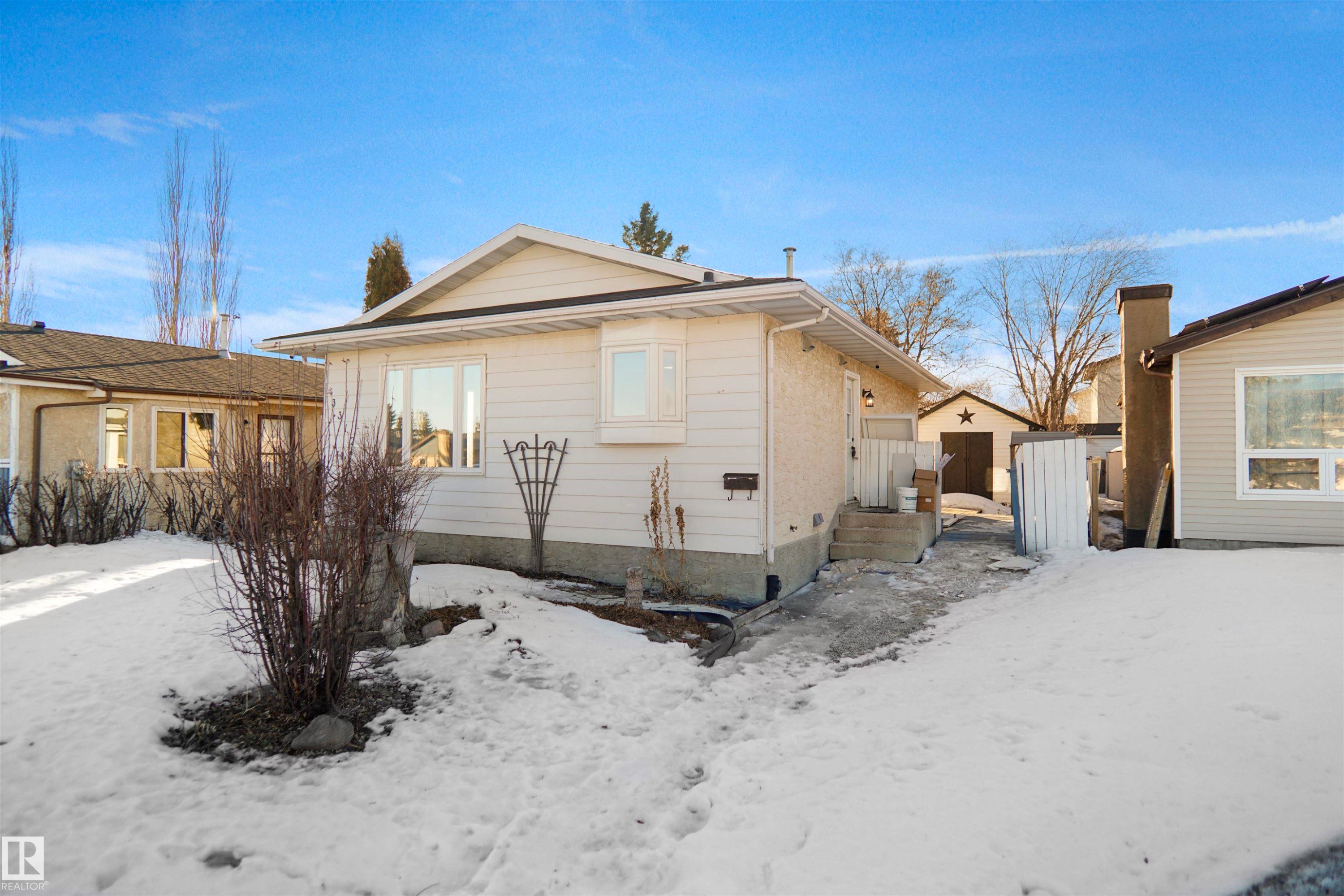 3312 44A Street Nw, Edmonton, AB - Outdoor