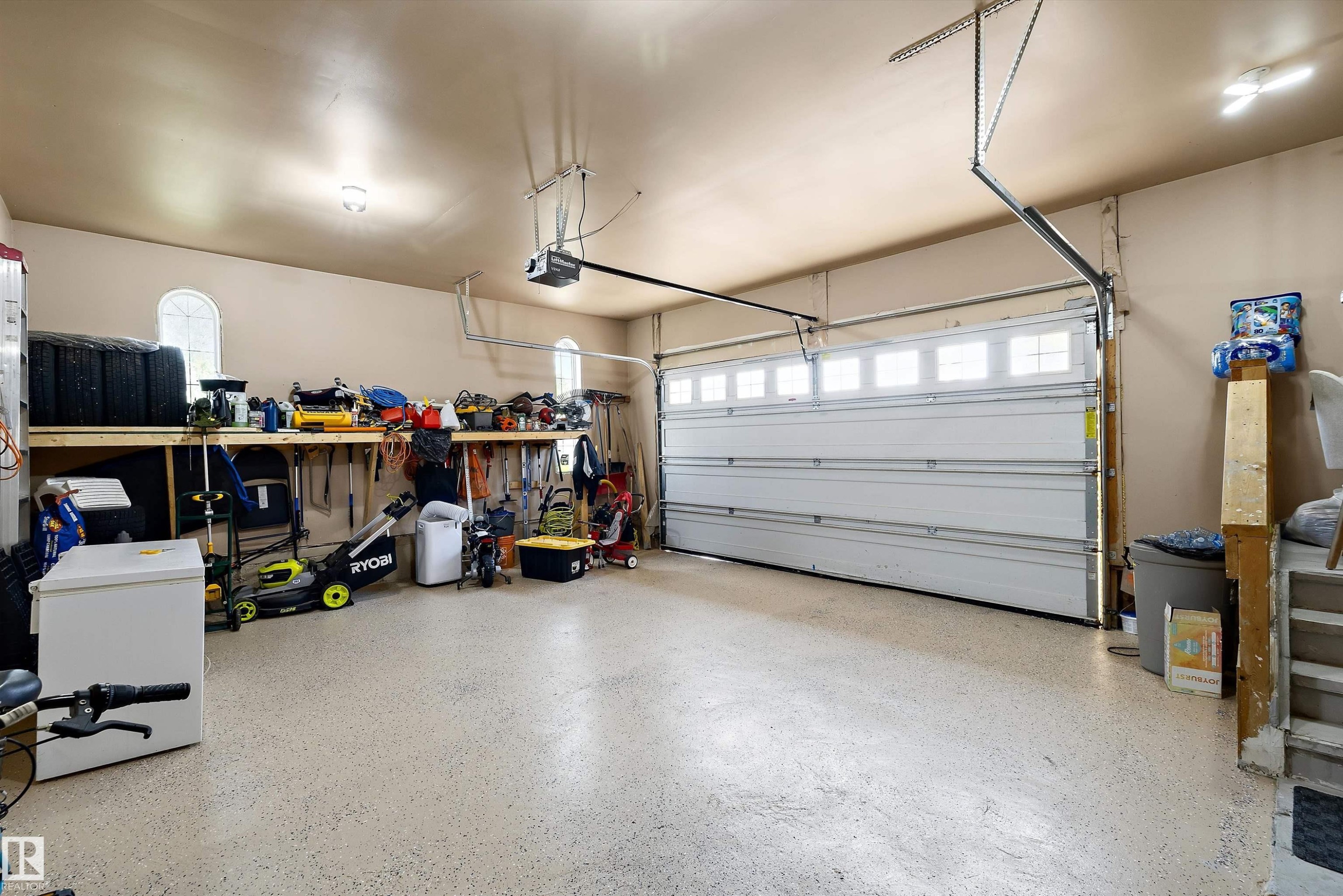 14148 134 Street Nw, Edmonton, AB - Indoor Photo Showing Garage