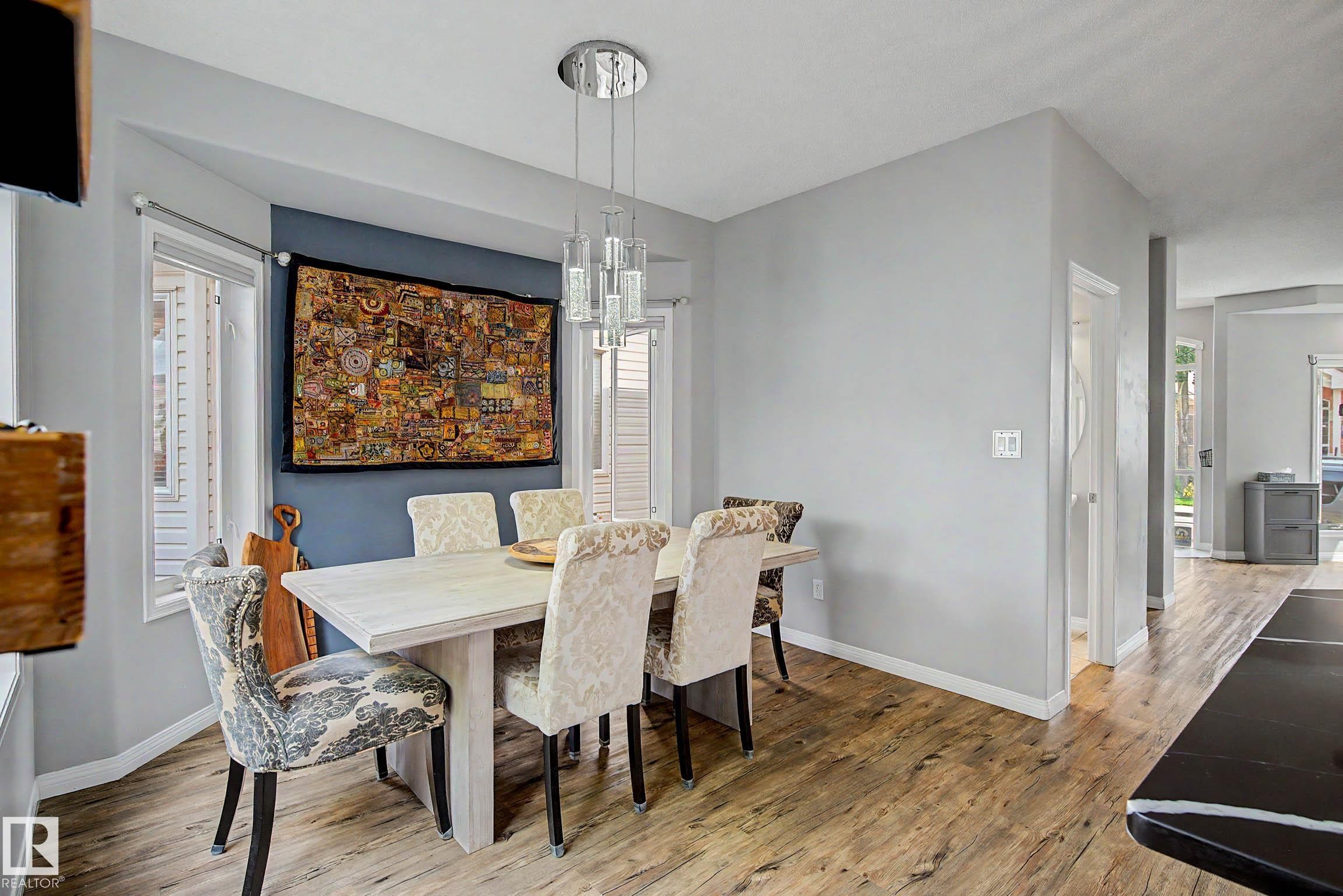 Dining area - 9130 100A Avenue Nw, Edmonton, AB - Indoor Photo Showing Dining Room