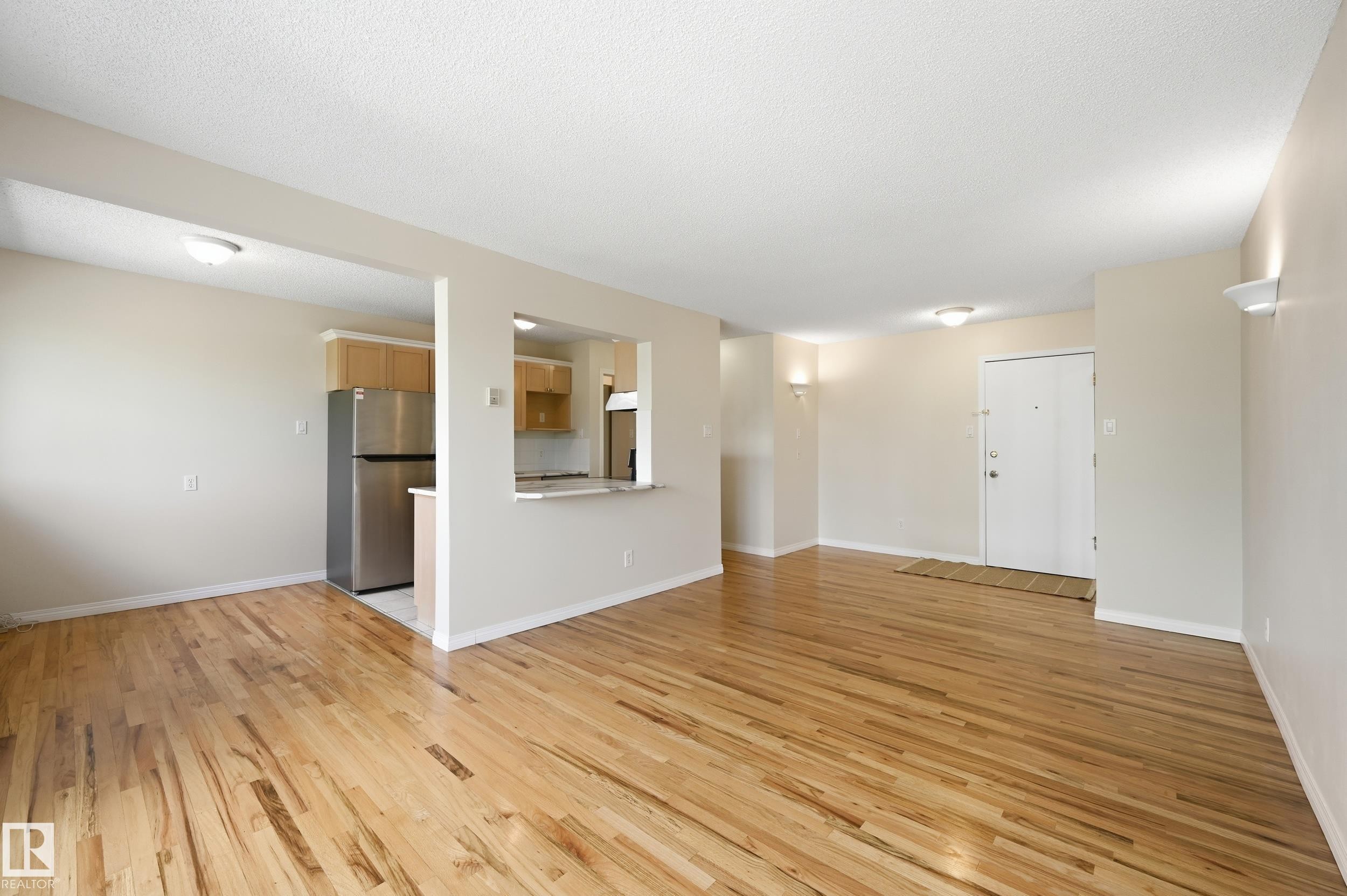 Living room - #433 11217 103 Av Nw, Edmonton, AB - Indoor
