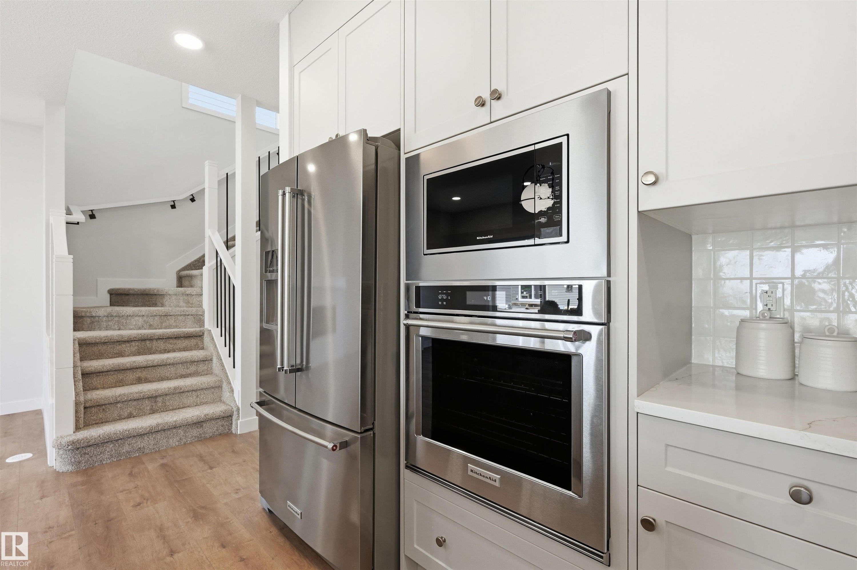 3024 Dixon Landing Sw, Edmonton, AB - Indoor Photo Showing Kitchen