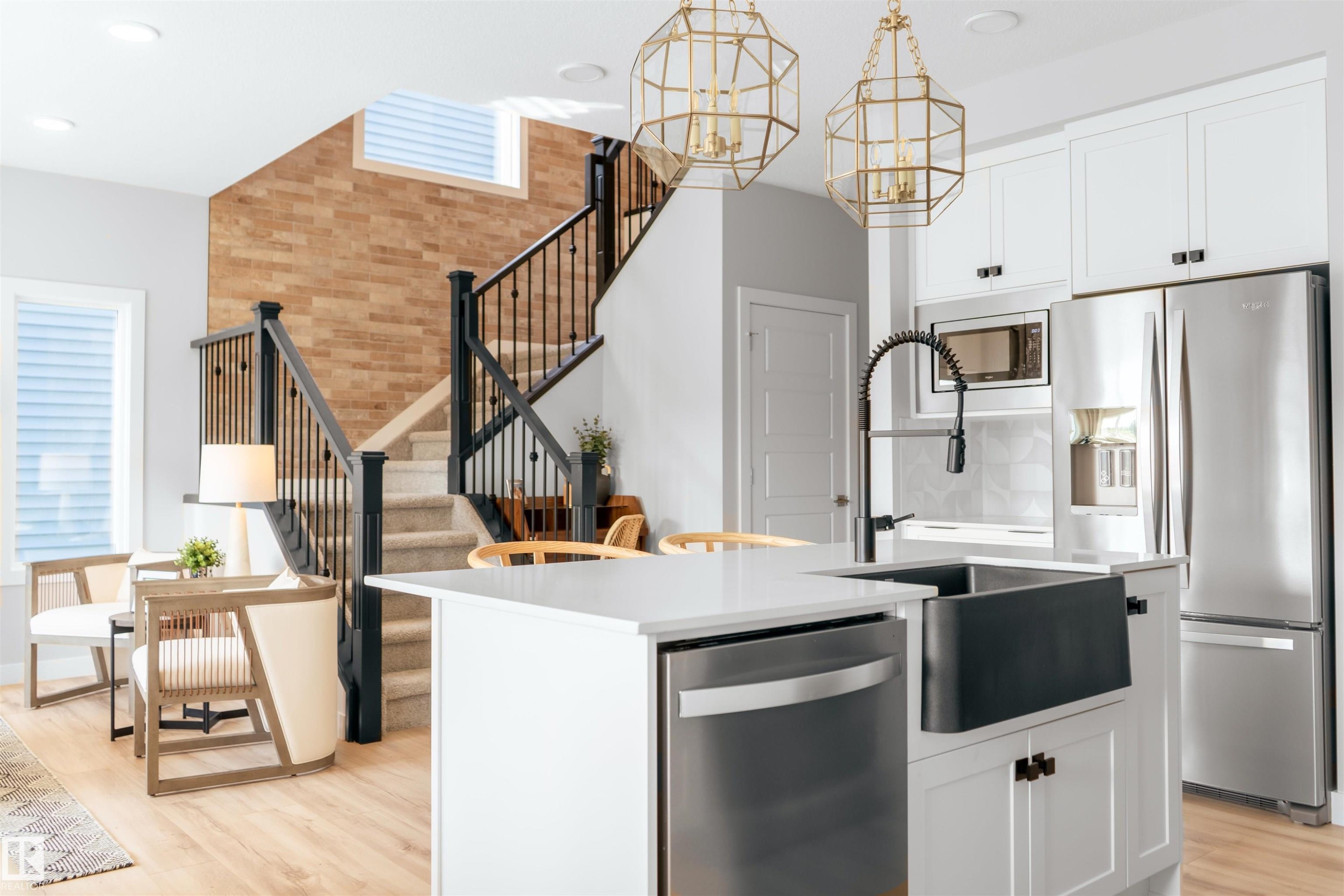 3243 Dixon Way Sw, Edmonton, AB - Indoor Photo Showing Kitchen