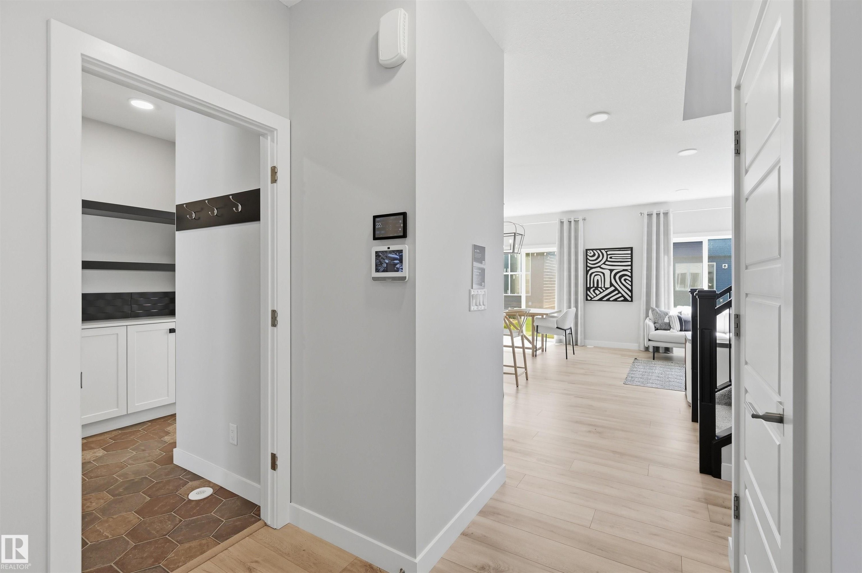 3243 Dixon Way Sw, Edmonton, AB - Indoor Photo Showing Other Room