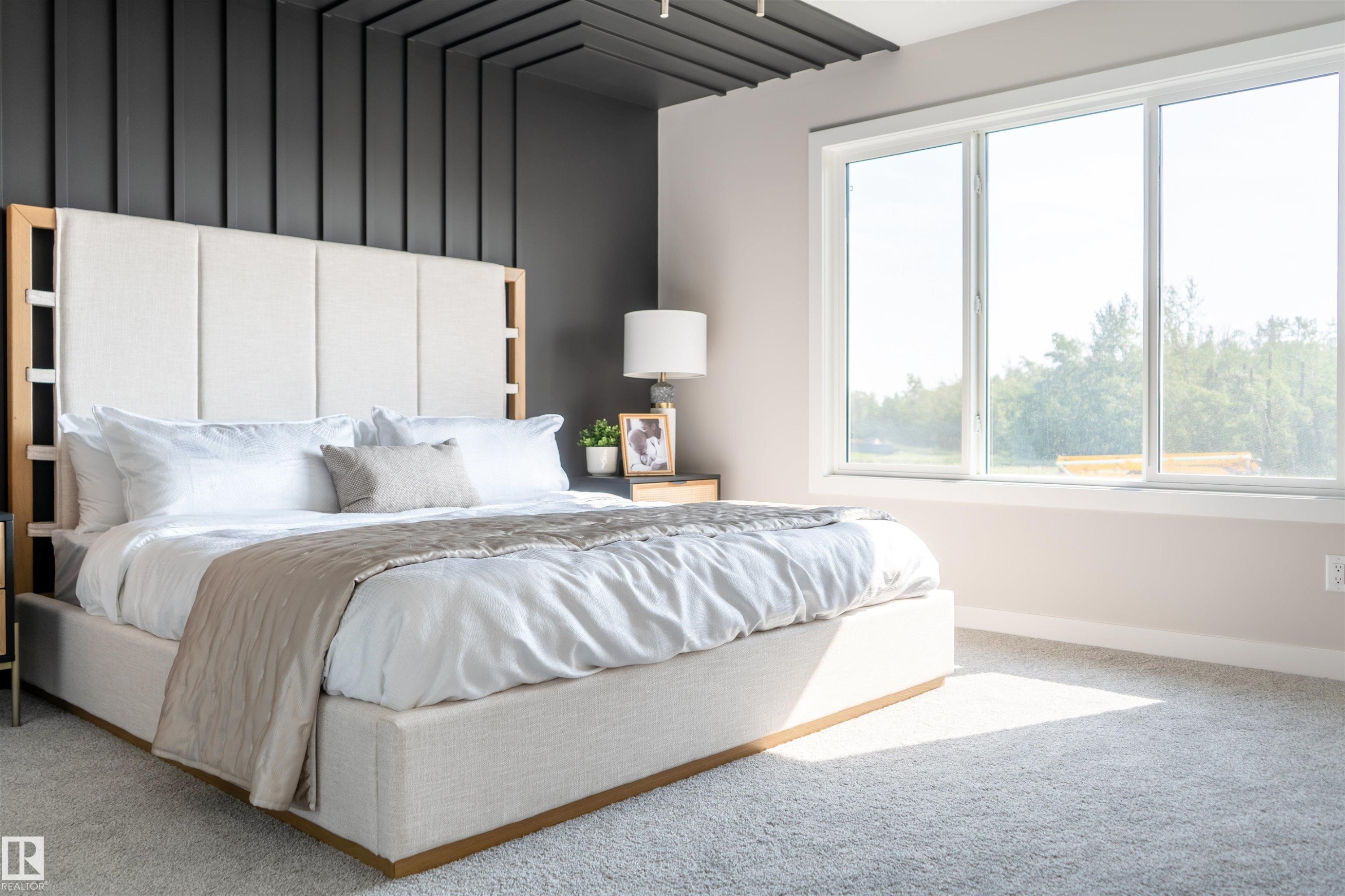 3243 Dixon Way Sw, Edmonton, AB - Indoor Photo Showing Bedroom