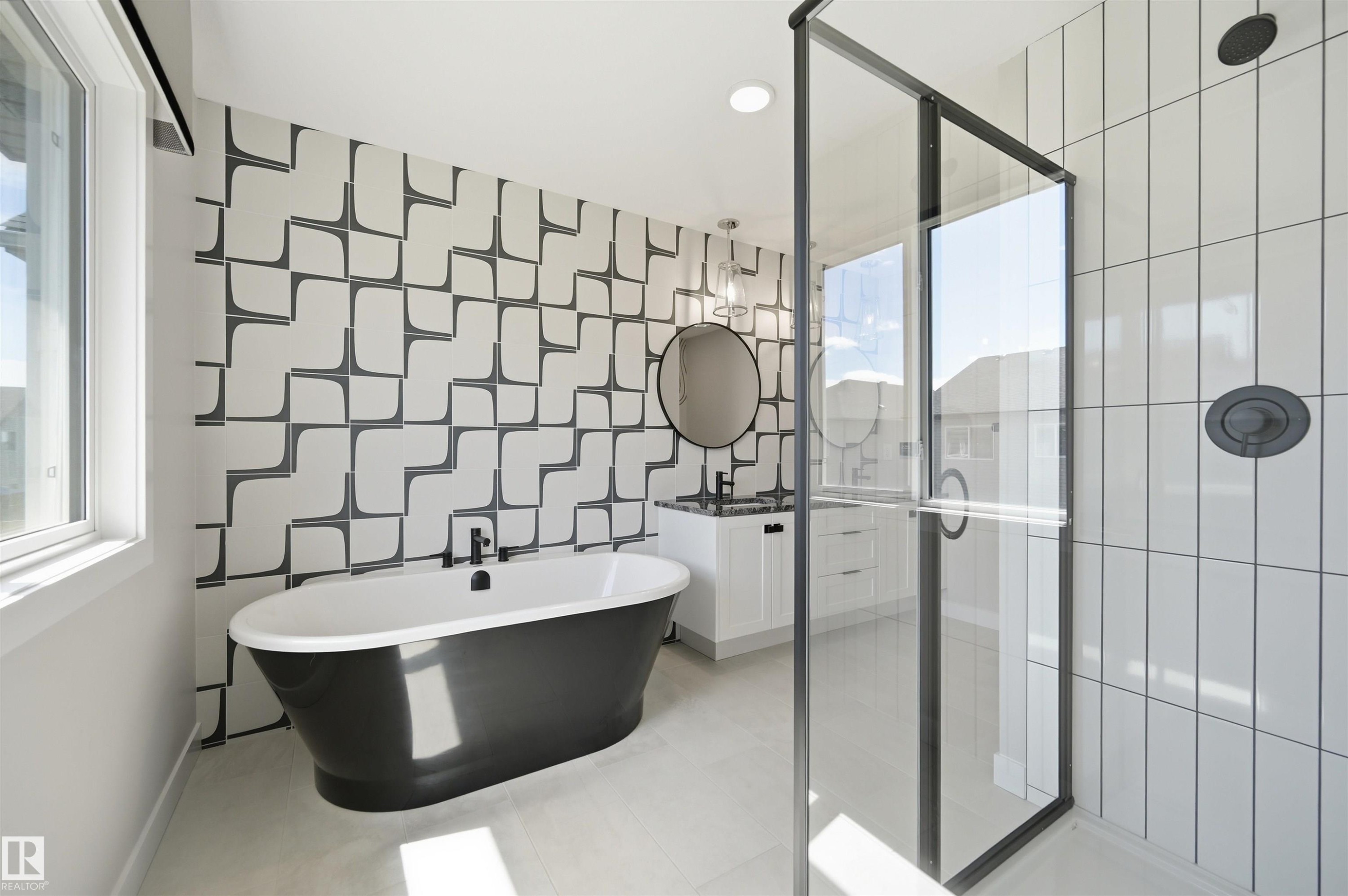 3243 Dixon Way Sw, Edmonton, AB - Indoor Photo Showing Bathroom