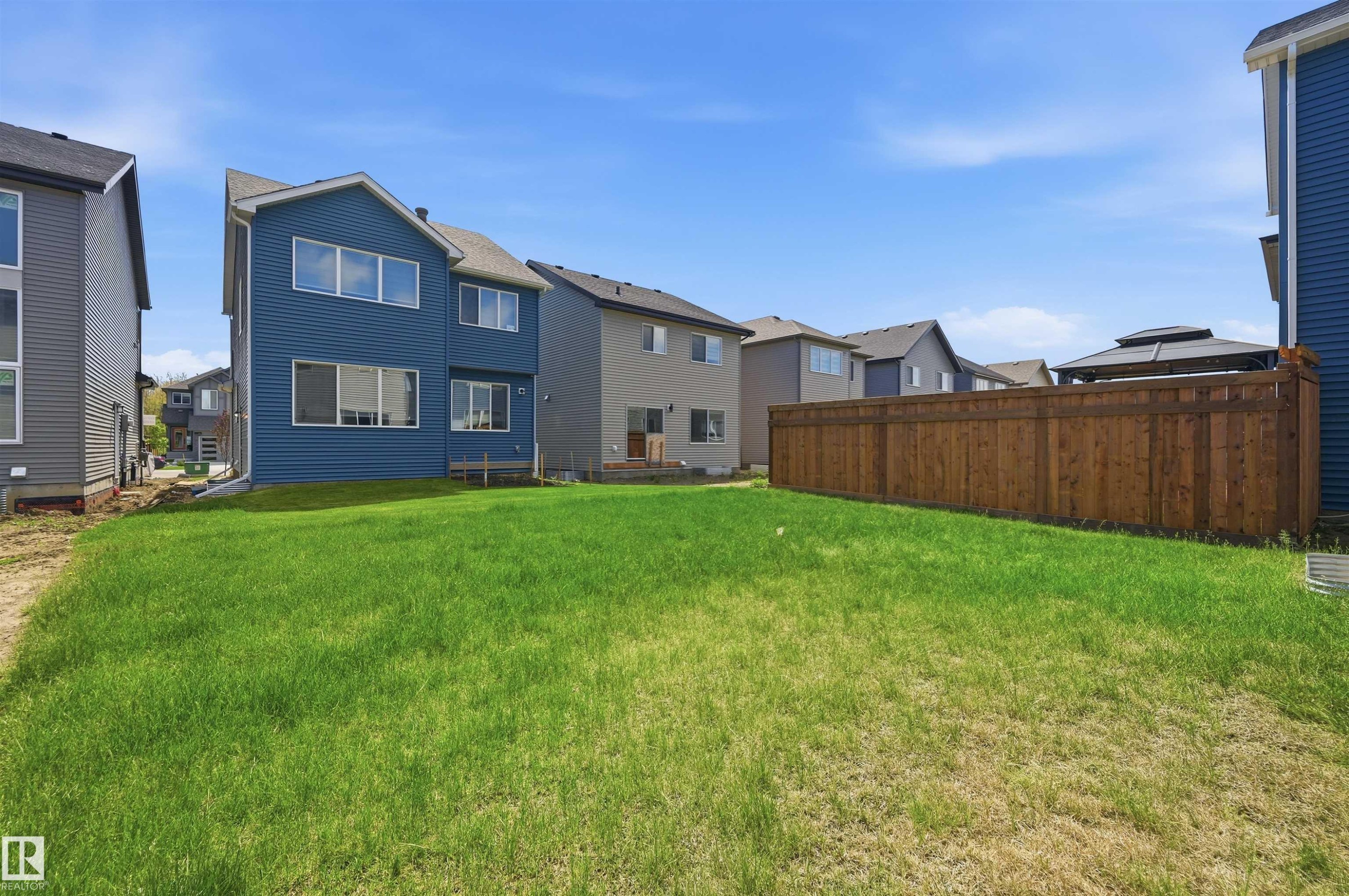 3243 Dixon Way Sw, Edmonton, AB - Outdoor