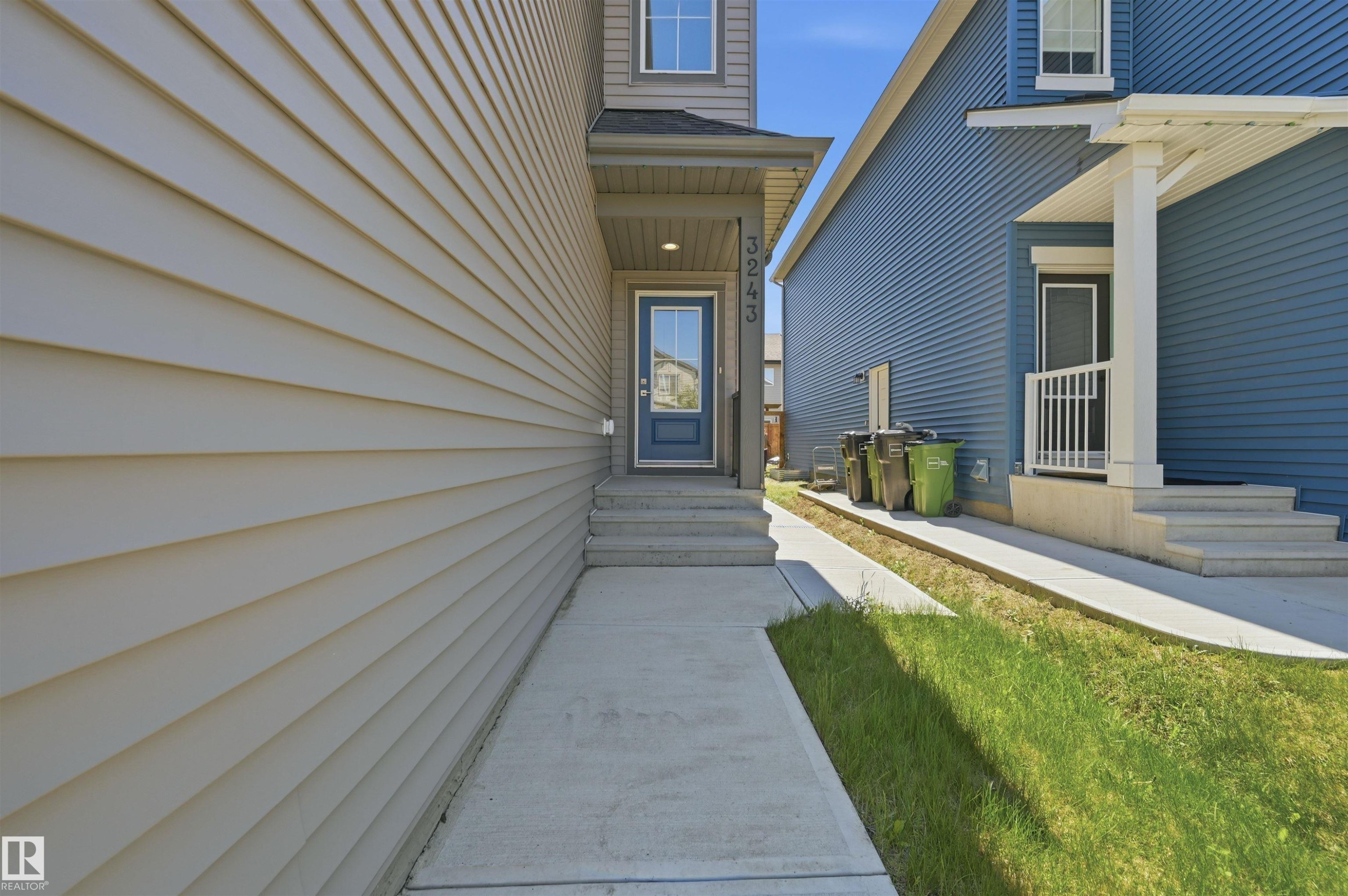3243 Dixon Way Sw, Edmonton, AB - Outdoor With Exterior