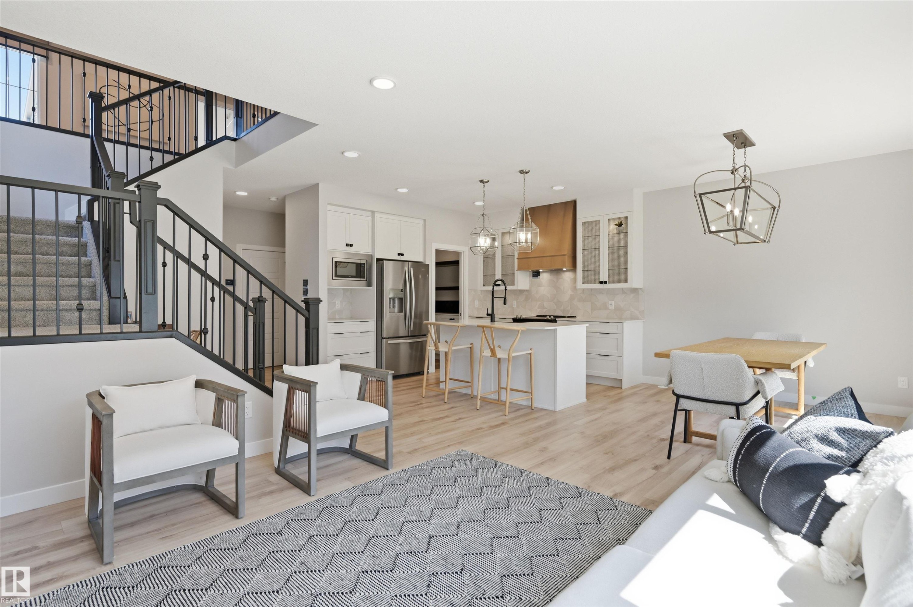 3243 Dixon Way Sw, Edmonton, AB - Indoor