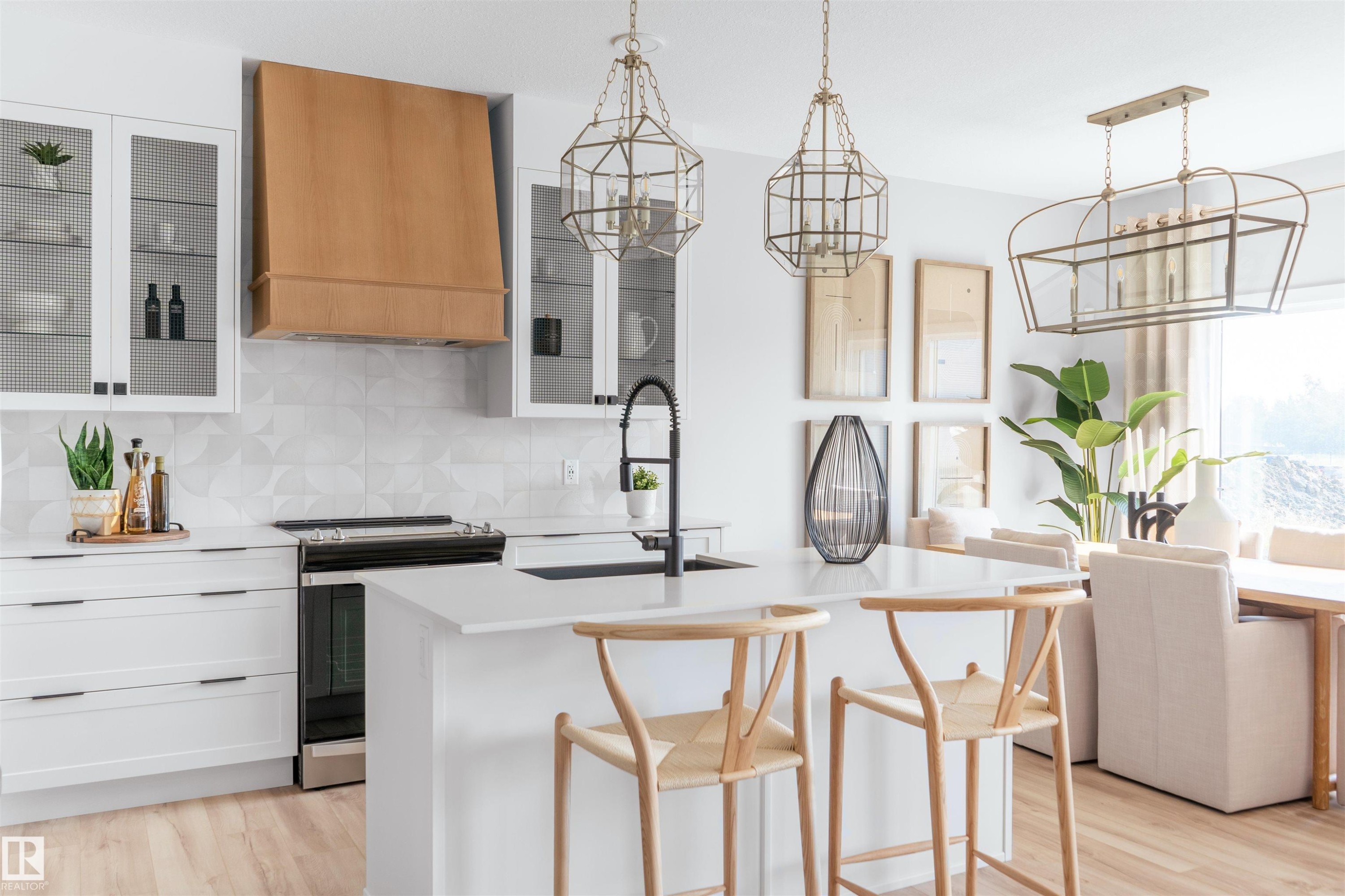 3243 Dixon Way Sw, Edmonton, AB - Indoor Photo Showing Kitchen
