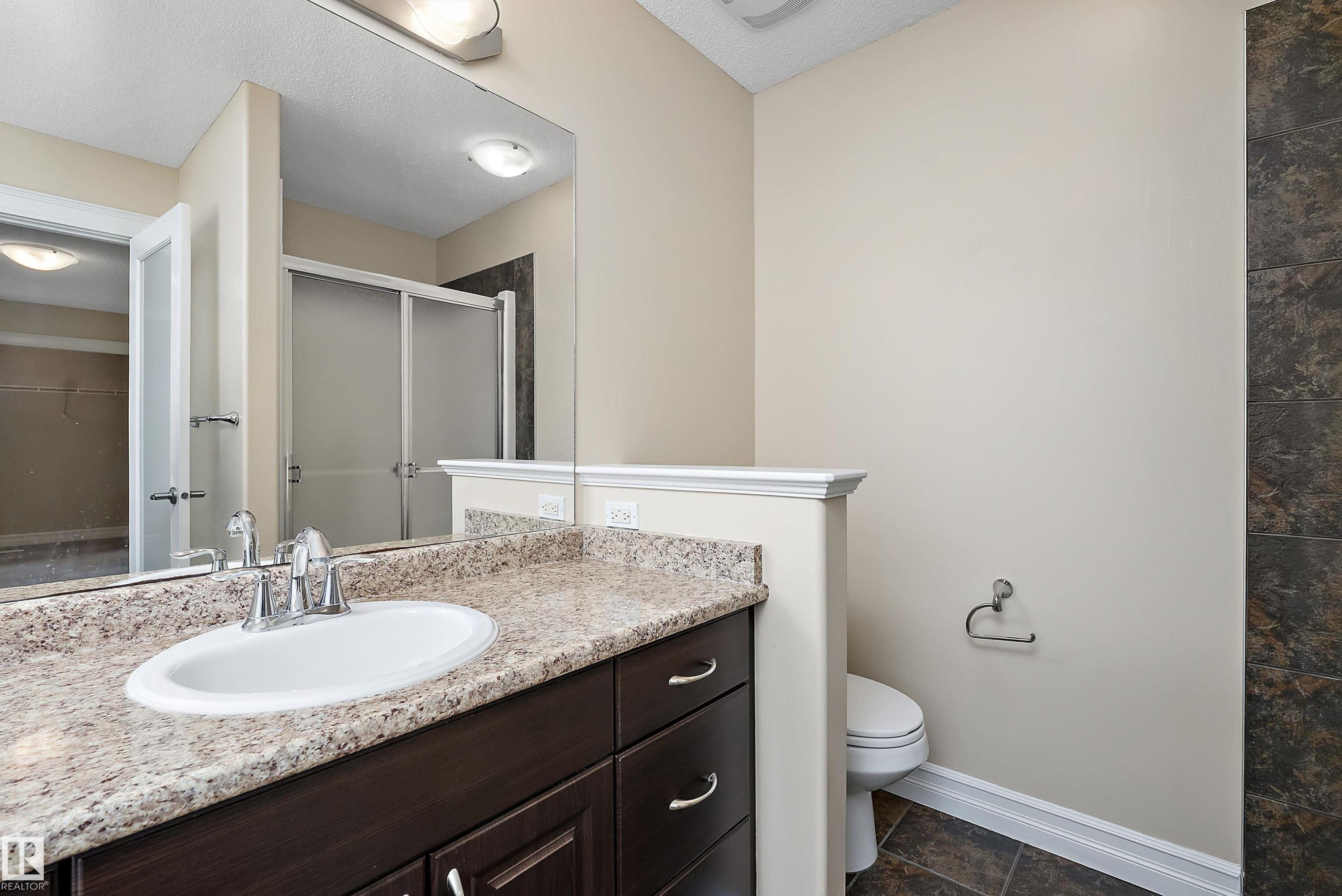 17330 8A Avenue Sw, Edmonton, AB - Indoor Photo Showing Bathroom