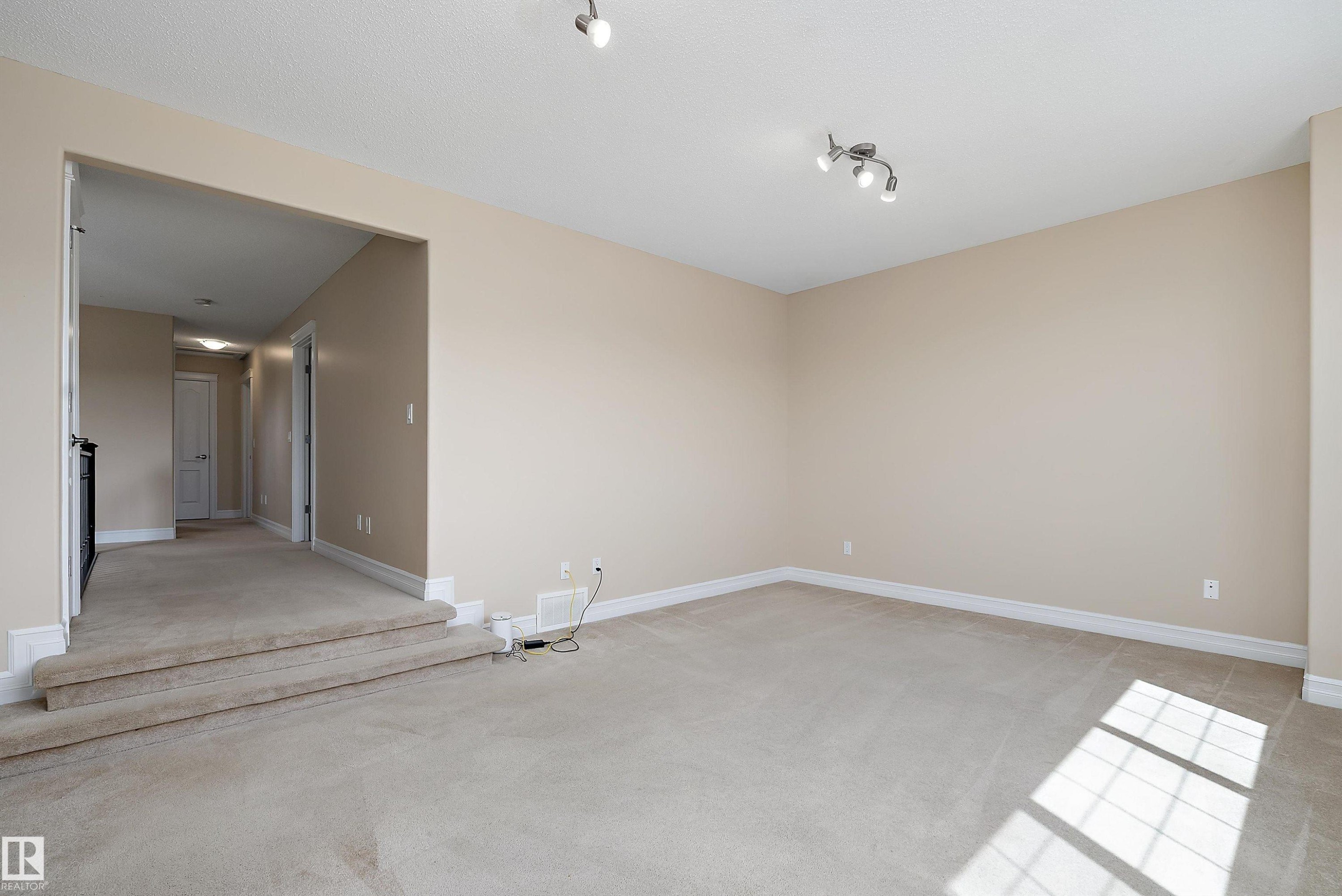 17330 8A Avenue Sw, Edmonton, AB - Indoor Photo Showing Other Room