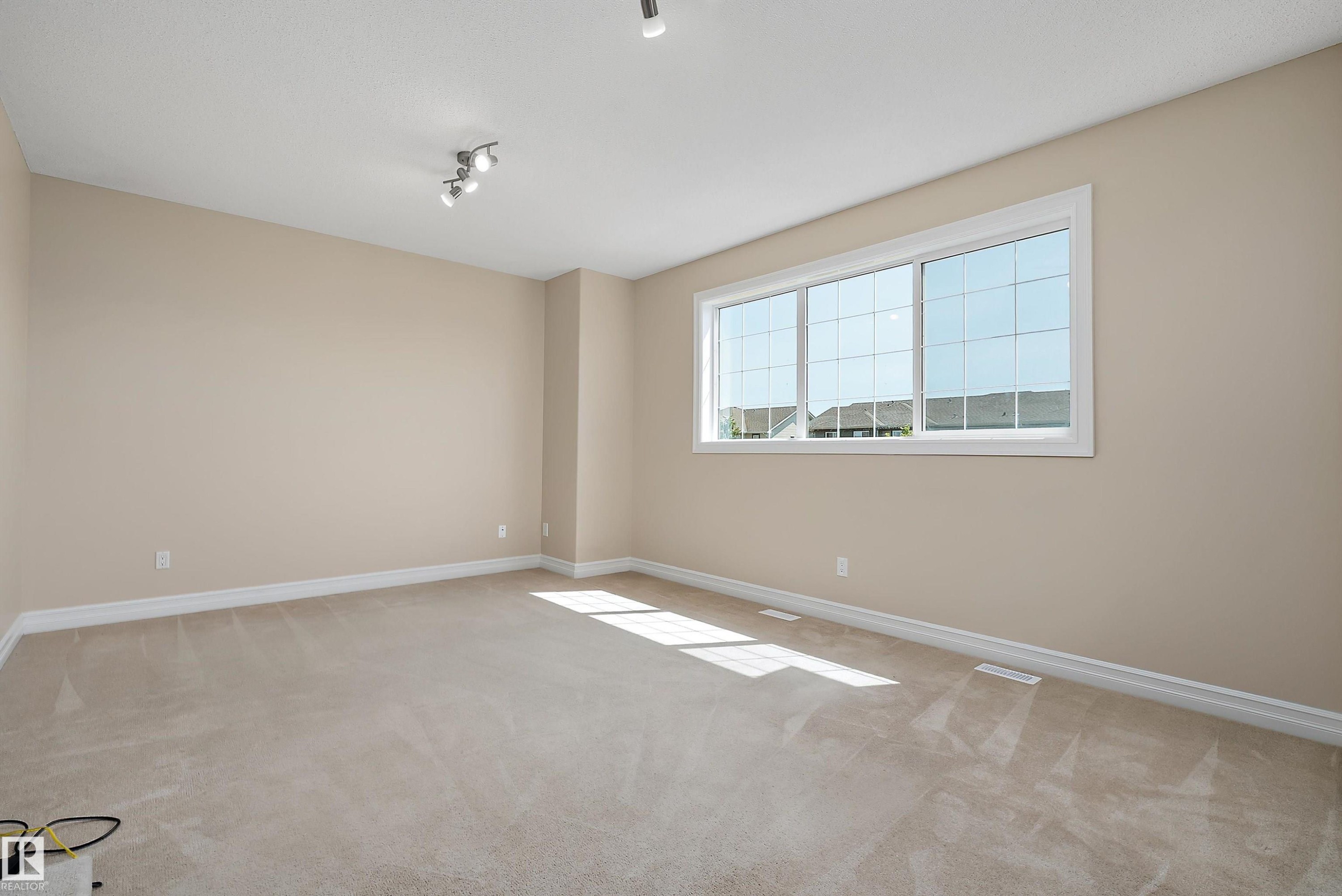17330 8A Avenue Sw, Edmonton, AB - Indoor Photo Showing Other Room