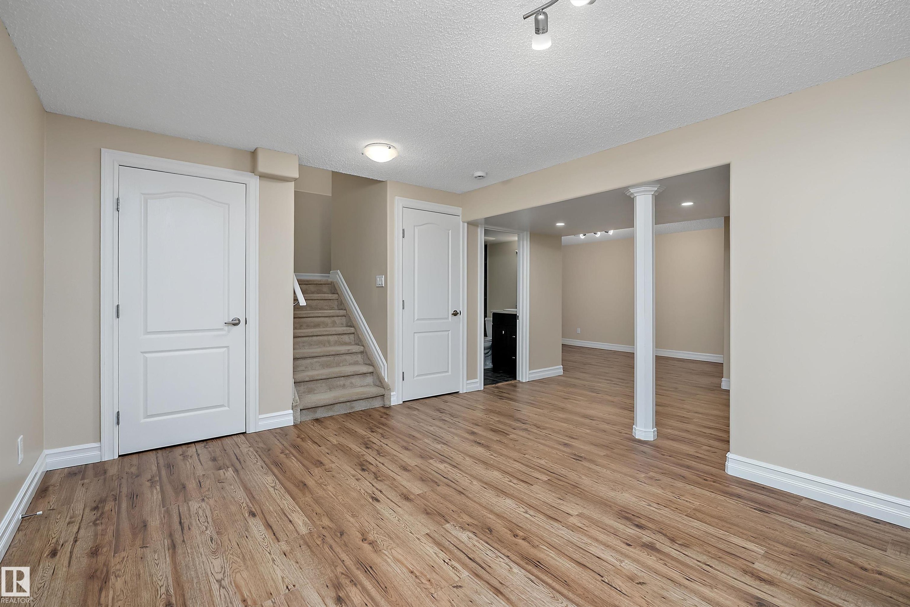 17330 8A Avenue Sw, Edmonton, AB - Indoor Photo Showing Other Room