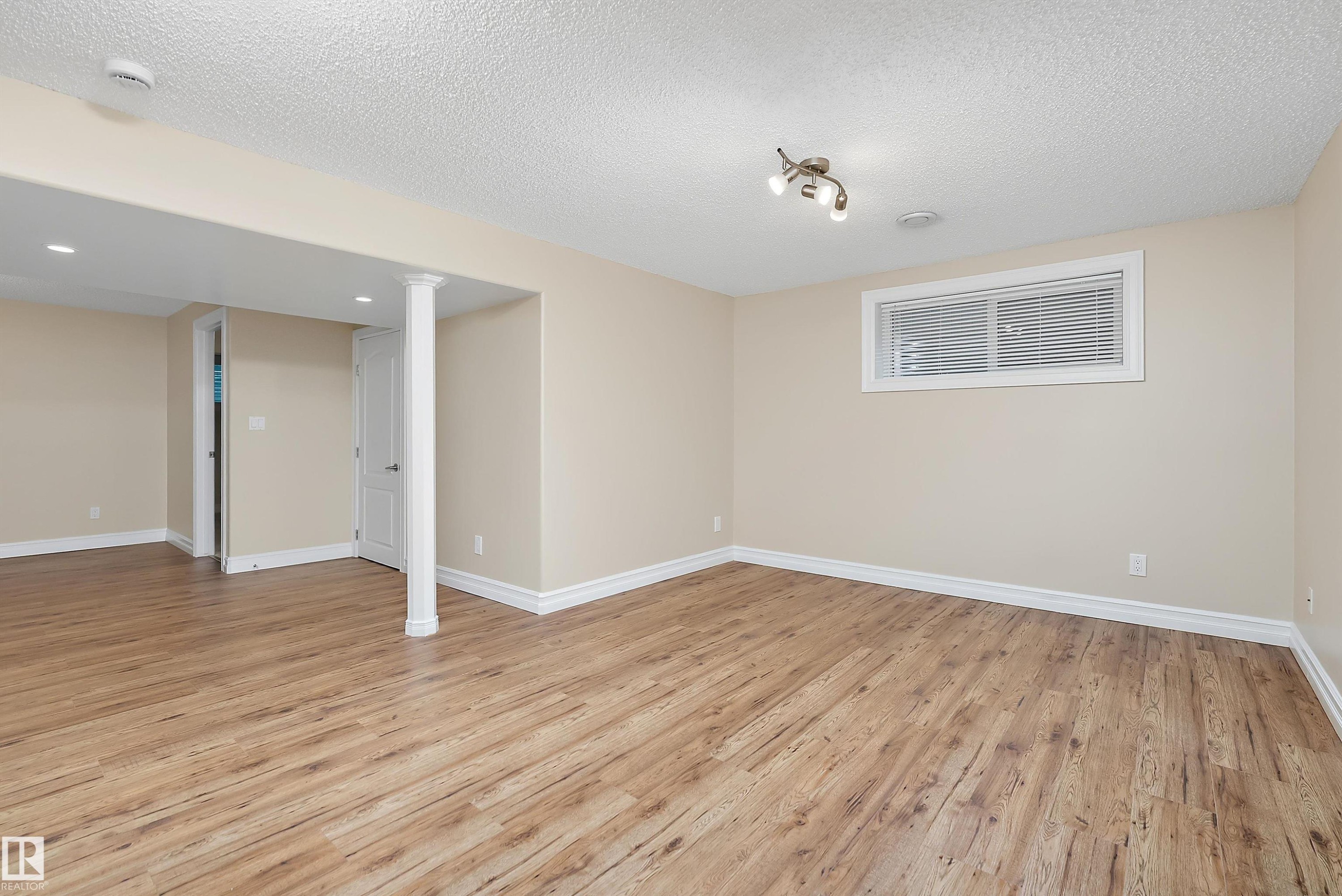17330 8A Avenue Sw, Edmonton, AB - Indoor Photo Showing Other Room