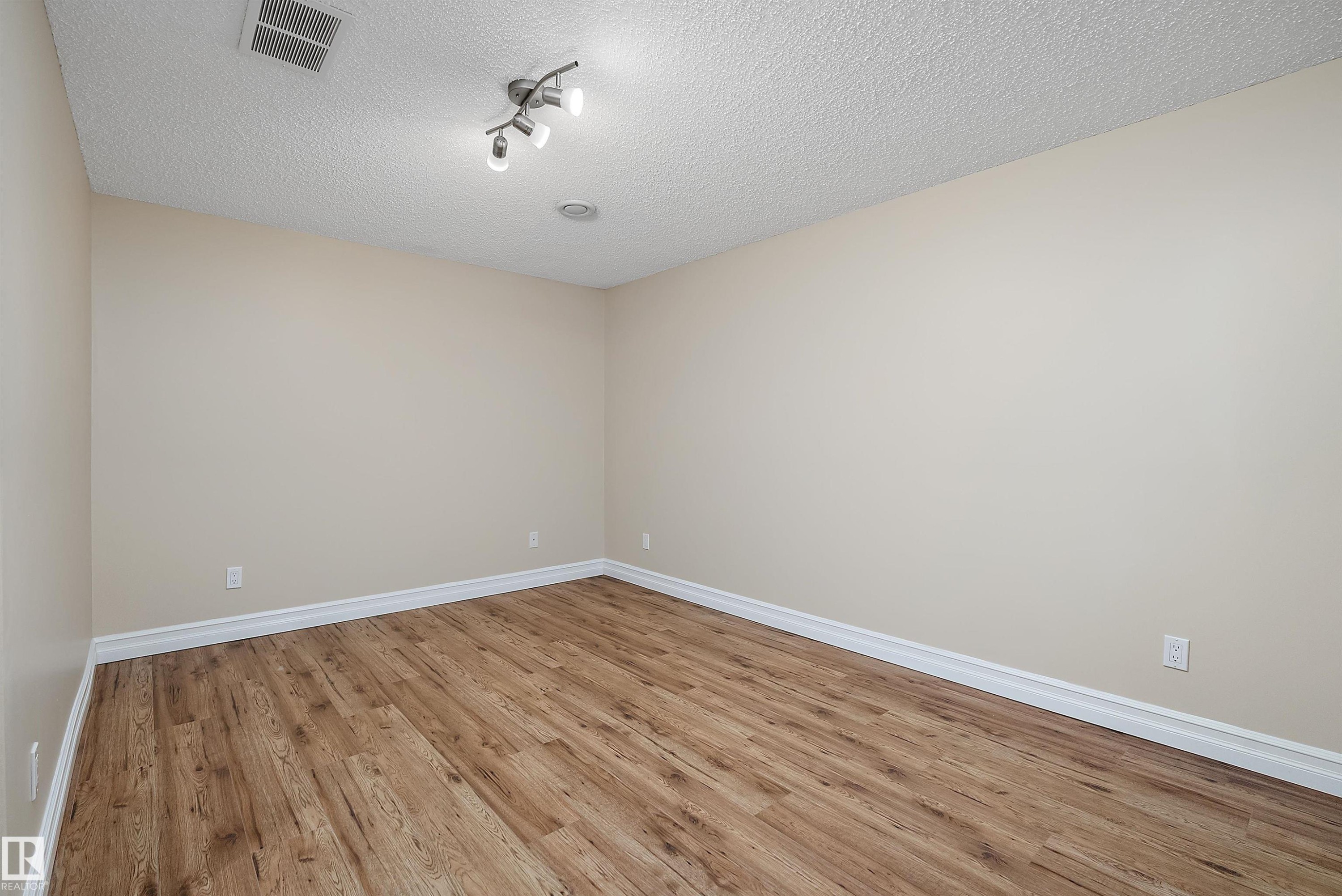 17330 8A Avenue Sw, Edmonton, AB - Indoor Photo Showing Other Room