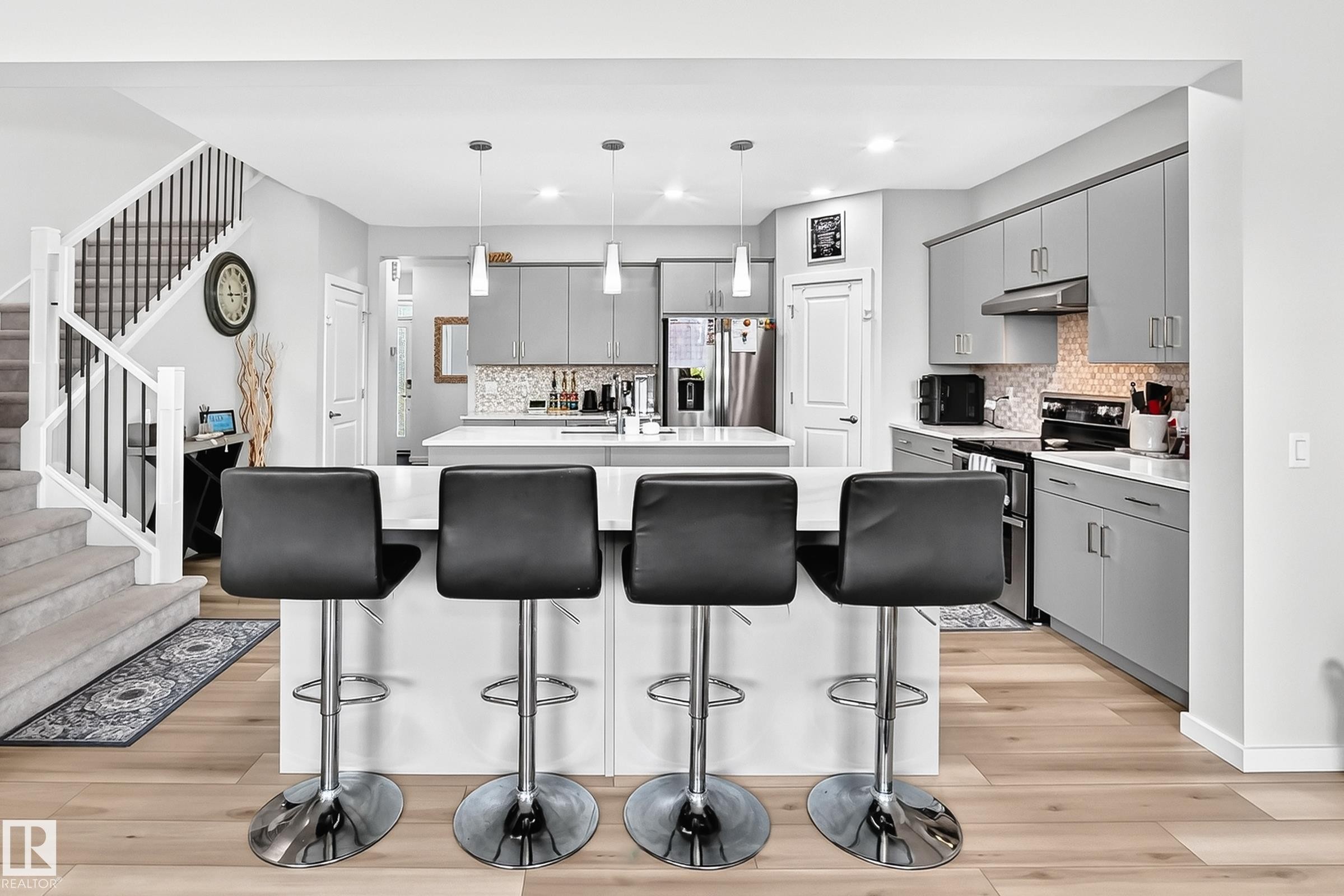 4018 Hawthorn Link Sw, Edmonton, AB - Indoor Photo Showing Kitchen With Upgraded Kitchen