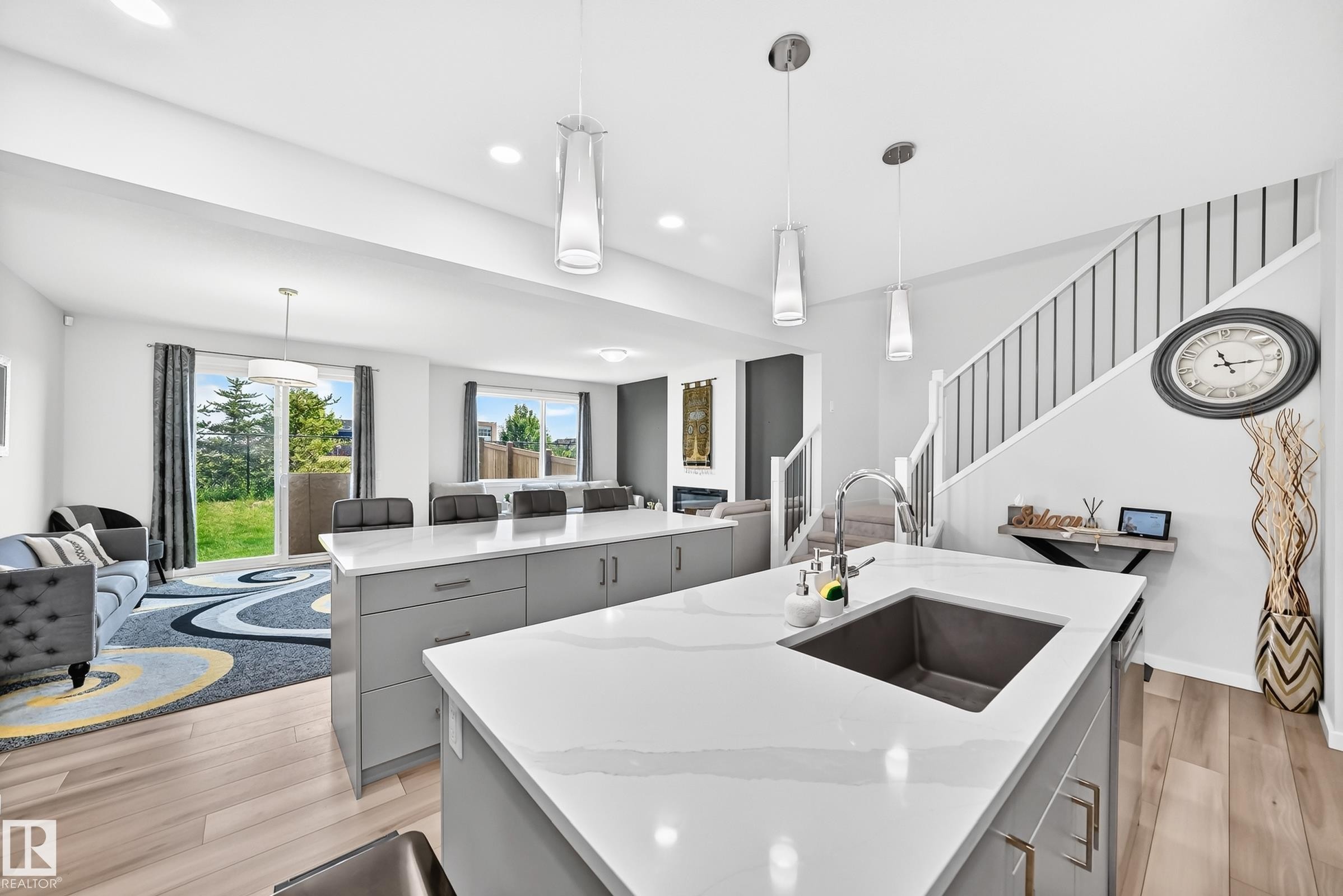 4018 Hawthorn Link Sw, Edmonton, AB - Indoor Photo Showing Kitchen With Upgraded Kitchen