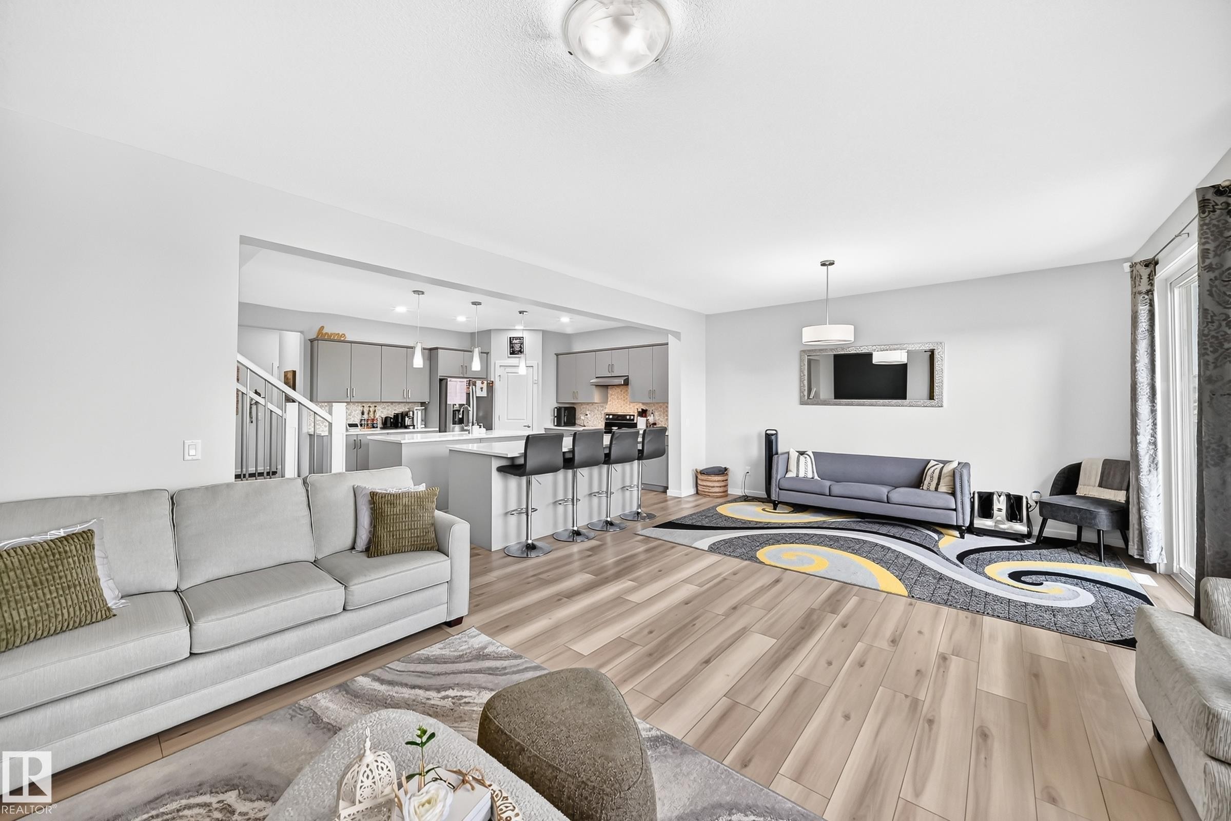 4018 Hawthorn Link Sw, Edmonton, AB - Indoor Photo Showing Living Room