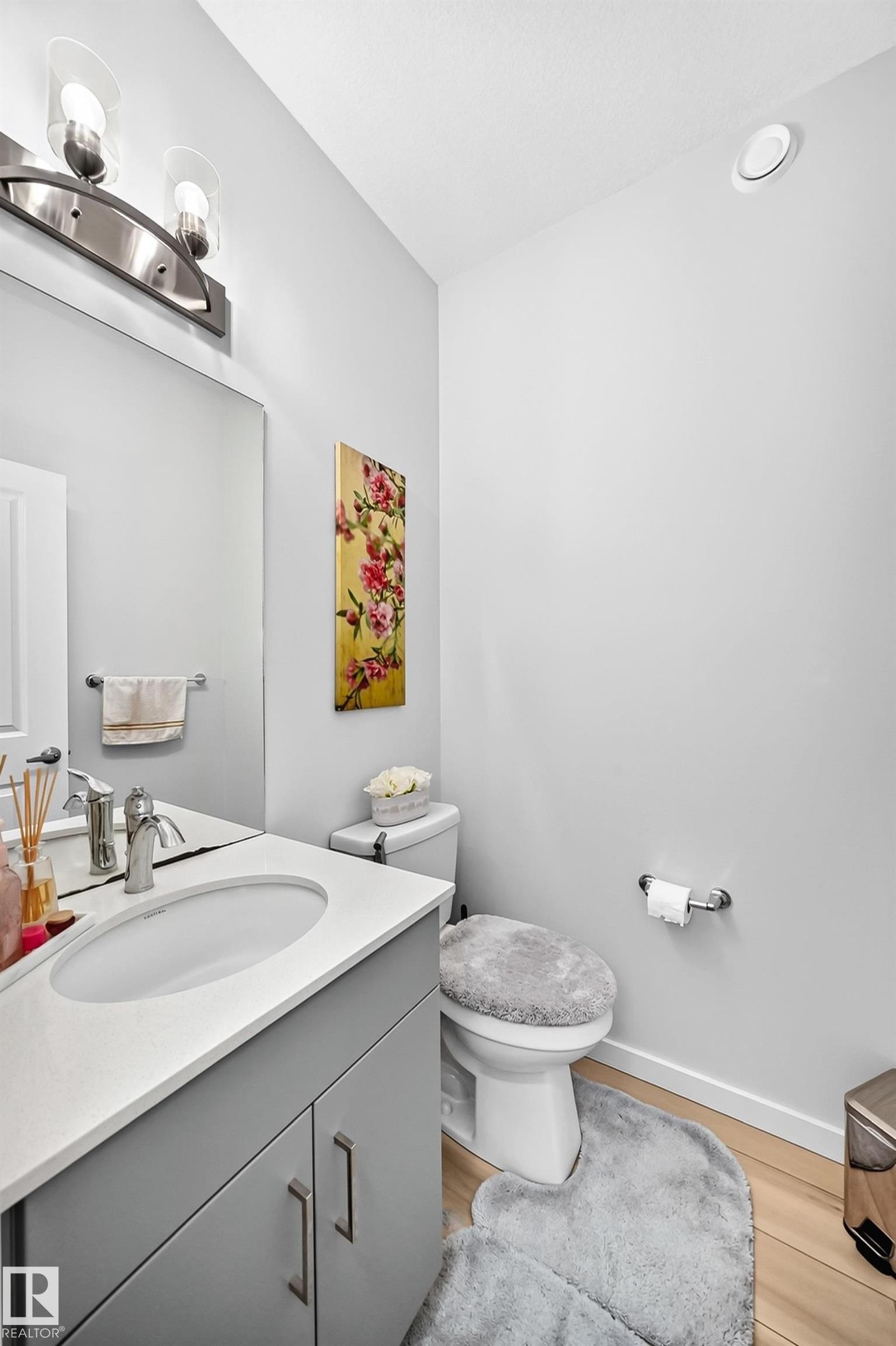 4018 Hawthorn Link Sw, Edmonton, AB - Indoor Photo Showing Bathroom