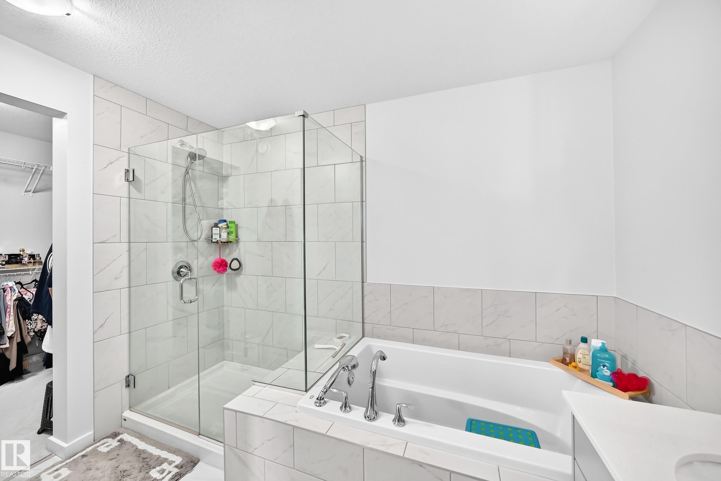 4018 Hawthorn Link Sw, Edmonton, AB - Indoor Photo Showing Bathroom