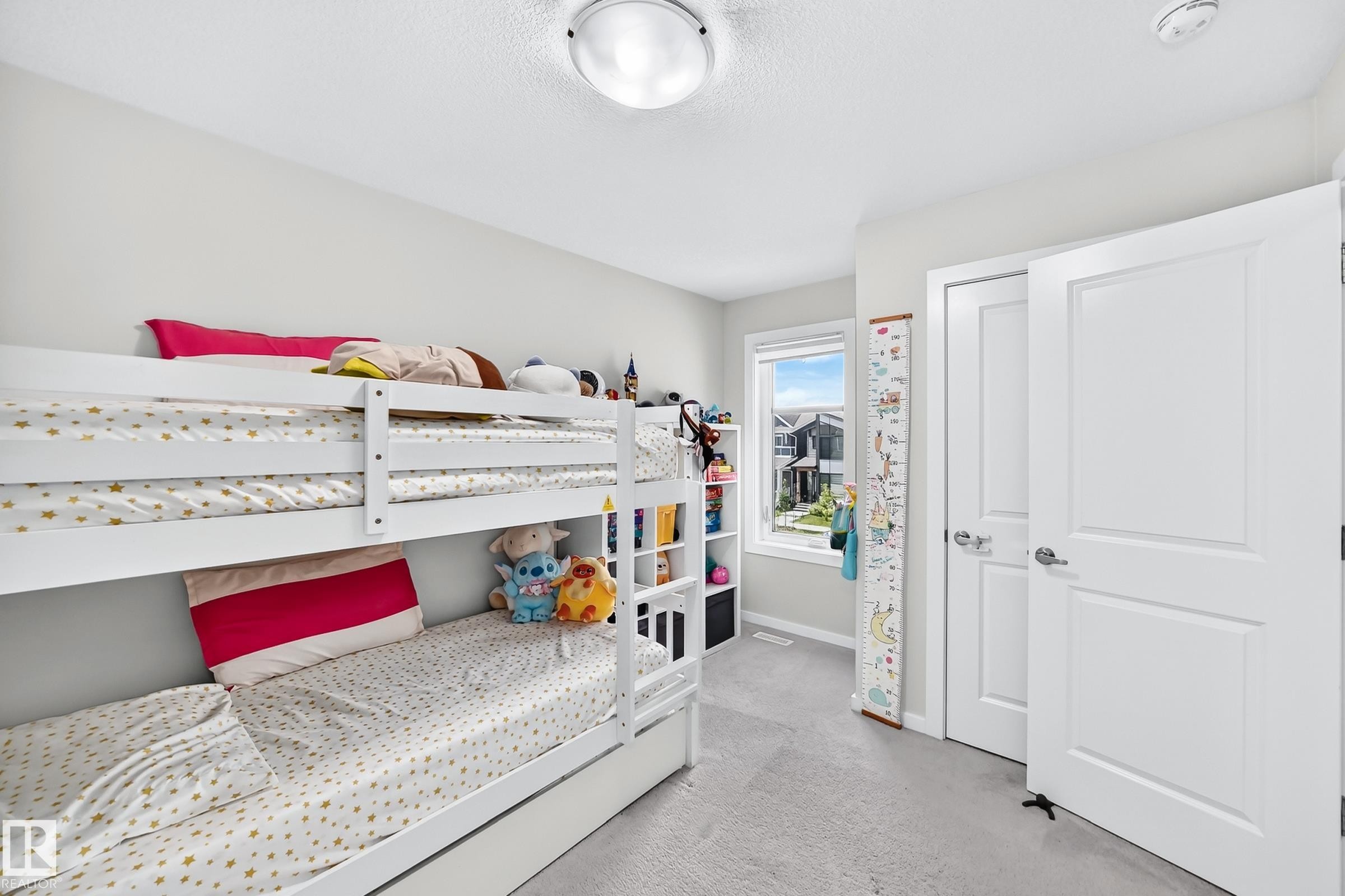 4018 Hawthorn Link Sw, Edmonton, AB - Indoor Photo Showing Bedroom