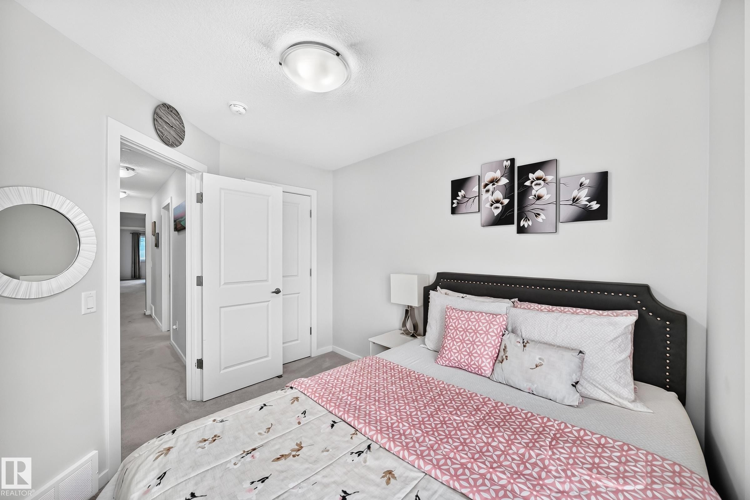 4018 Hawthorn Link Sw, Edmonton, AB - Indoor Photo Showing Bedroom