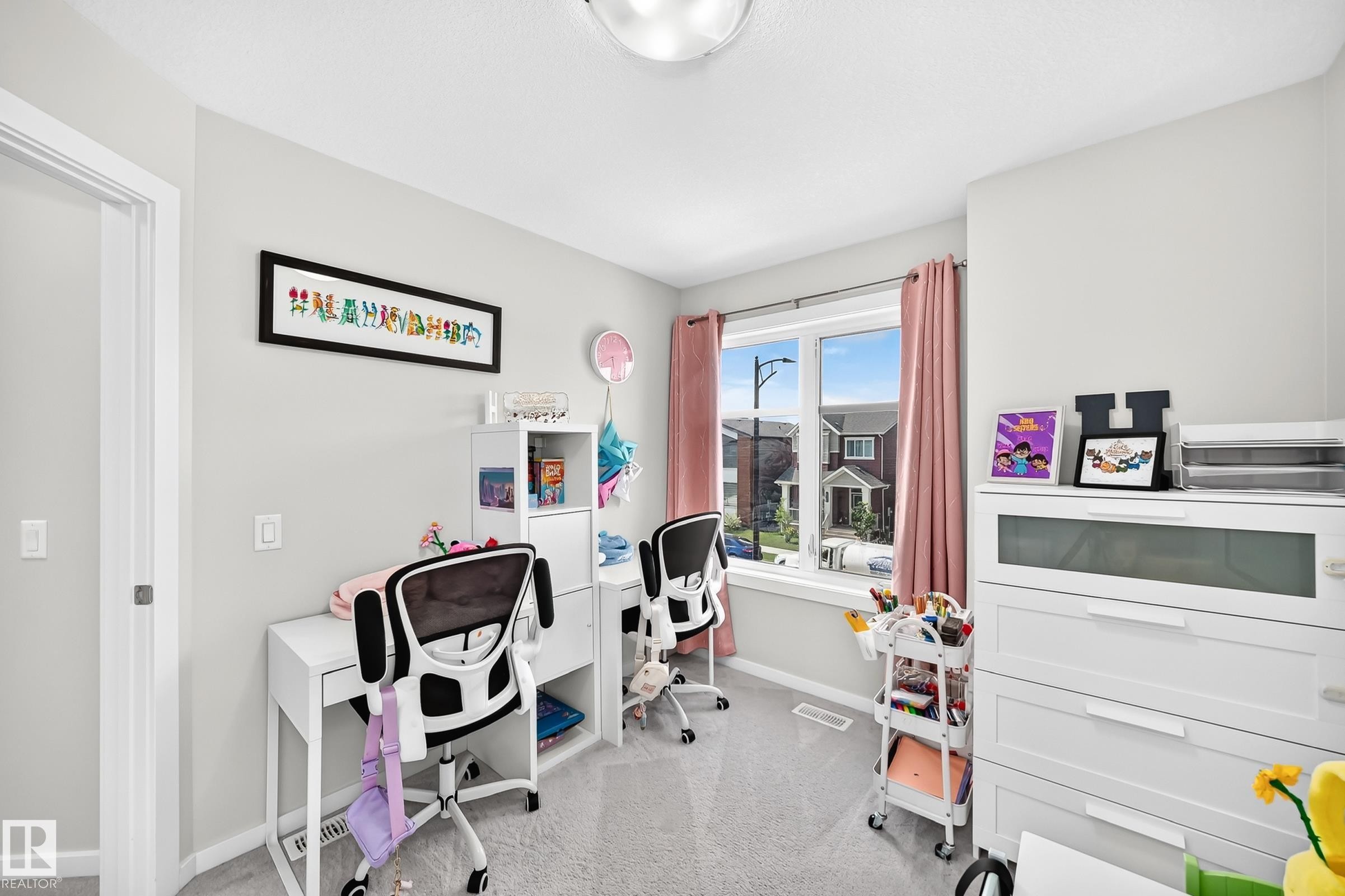 4018 Hawthorn Link Sw, Edmonton, AB - Indoor Photo Showing Office