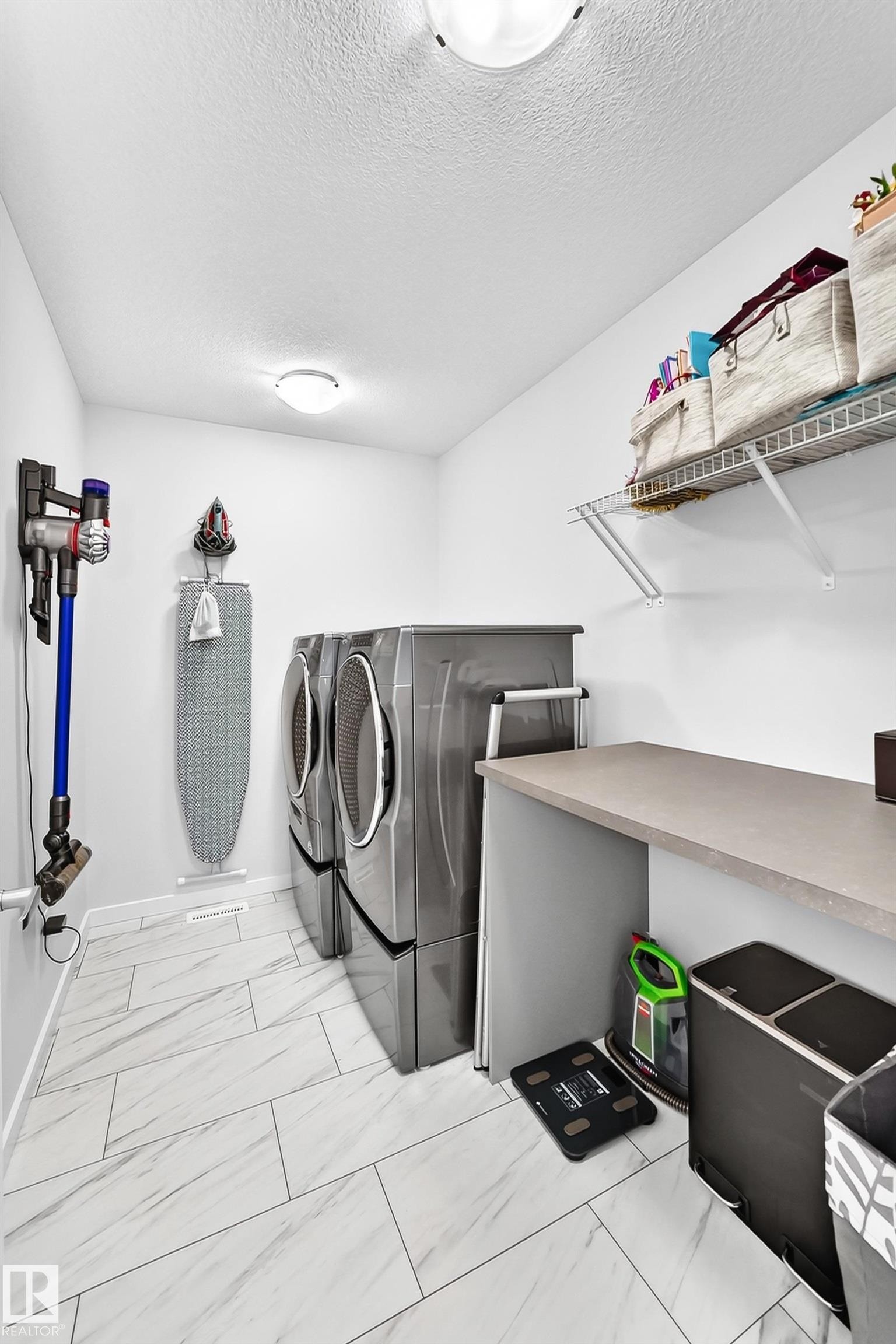 4018 Hawthorn Link Sw, Edmonton, AB - Indoor Photo Showing Laundry Room