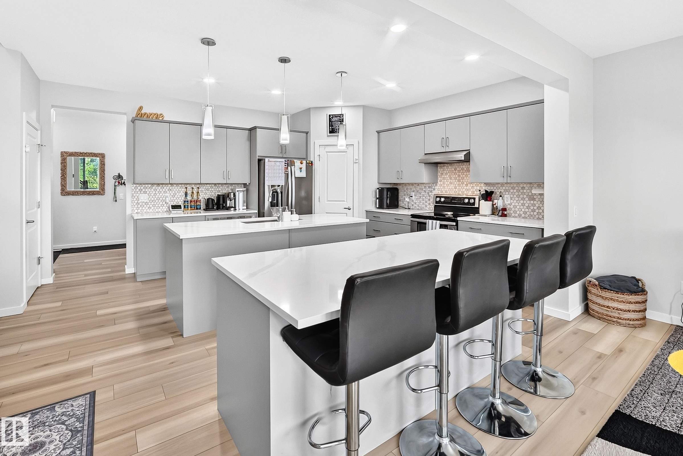 4018 Hawthorn Link Sw, Edmonton, AB - Indoor Photo Showing Kitchen With Upgraded Kitchen