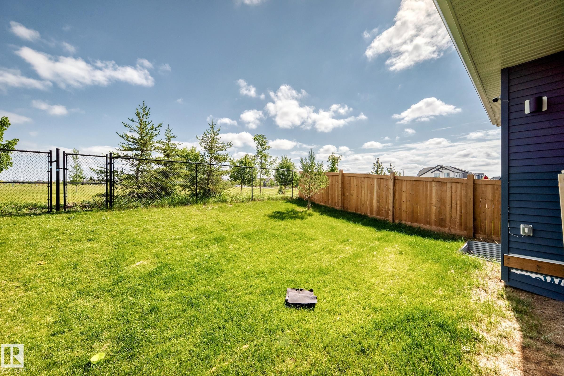 4018 Hawthorn Link Sw, Edmonton, AB - Outdoor