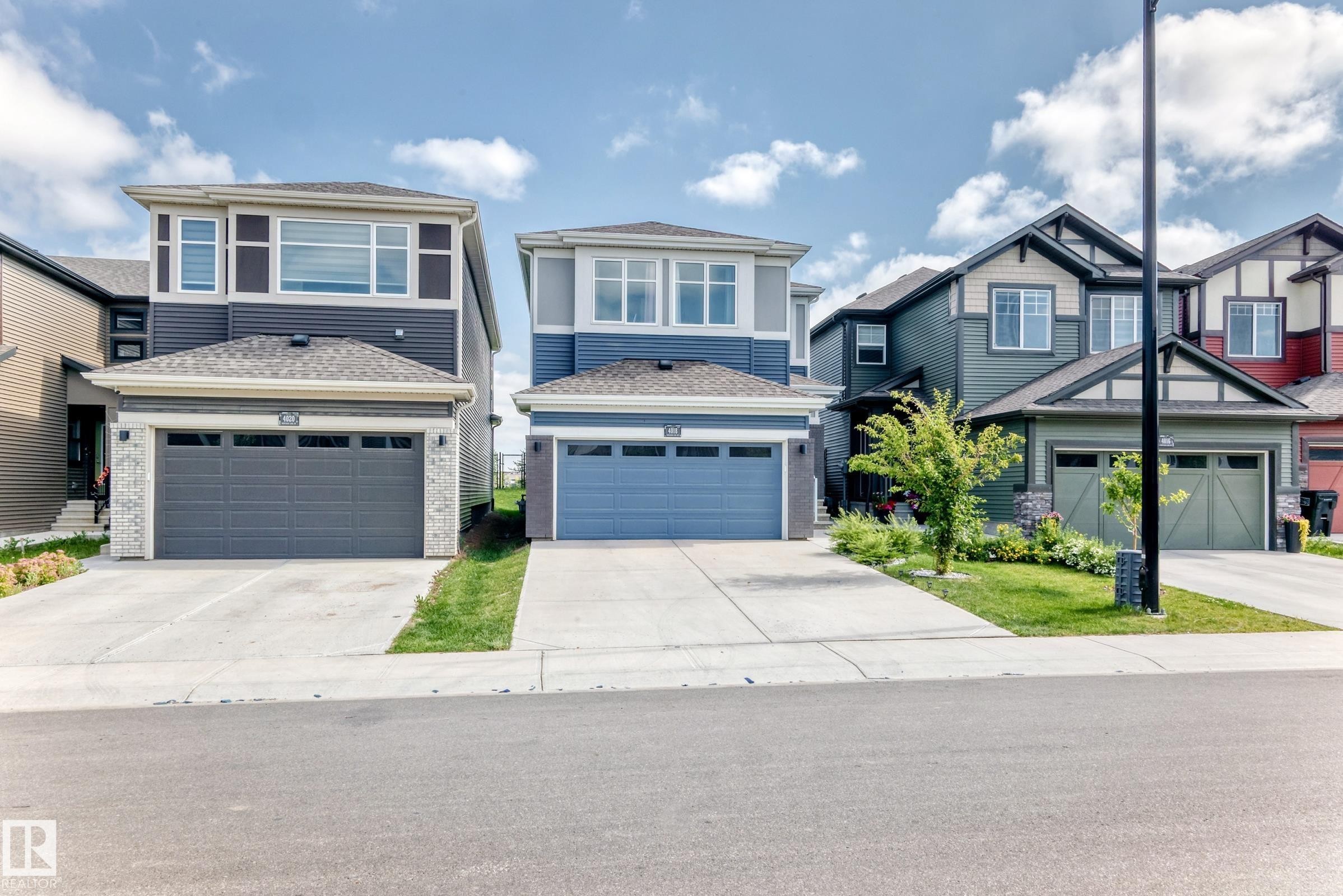 4018 Hawthorn Link Sw, Edmonton, AB - Outdoor With Facade