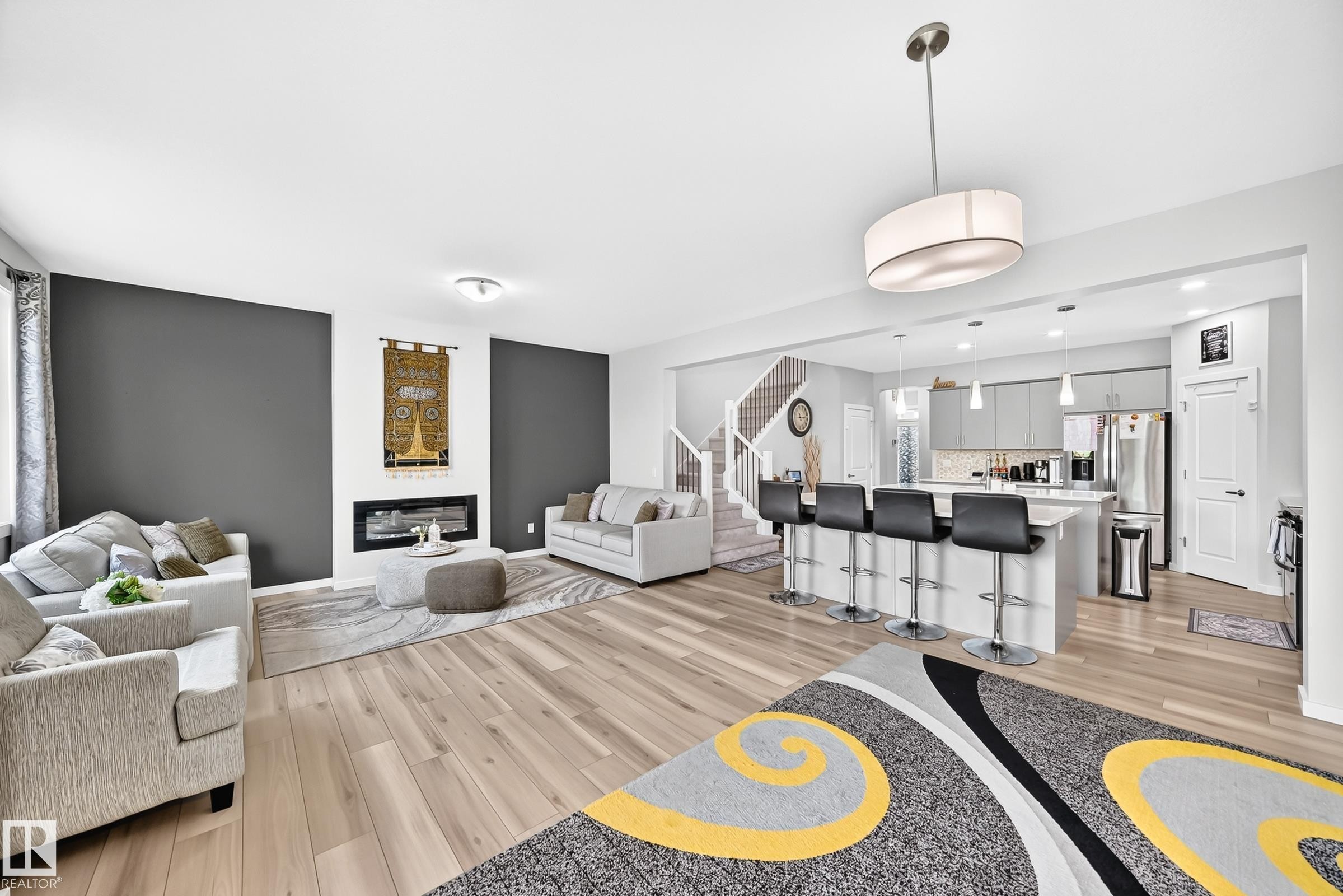 4018 Hawthorn Link Sw, Edmonton, AB - Indoor Photo Showing Living Room
