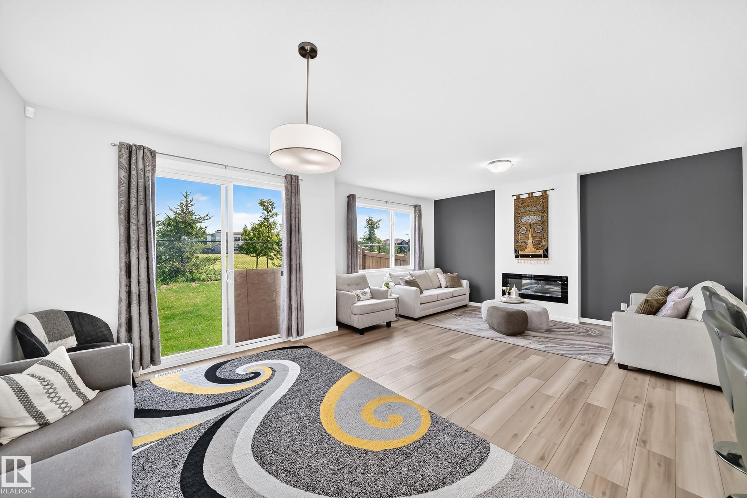 4018 Hawthorn Link Sw, Edmonton, AB - Indoor Photo Showing Living Room