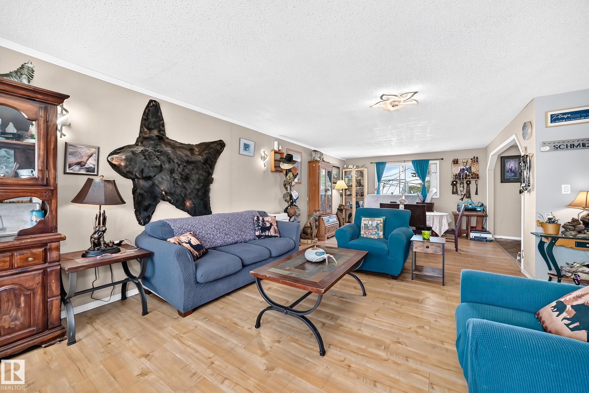 8 Fourth Street, Duffield, AB - Indoor Photo Showing Living Room
