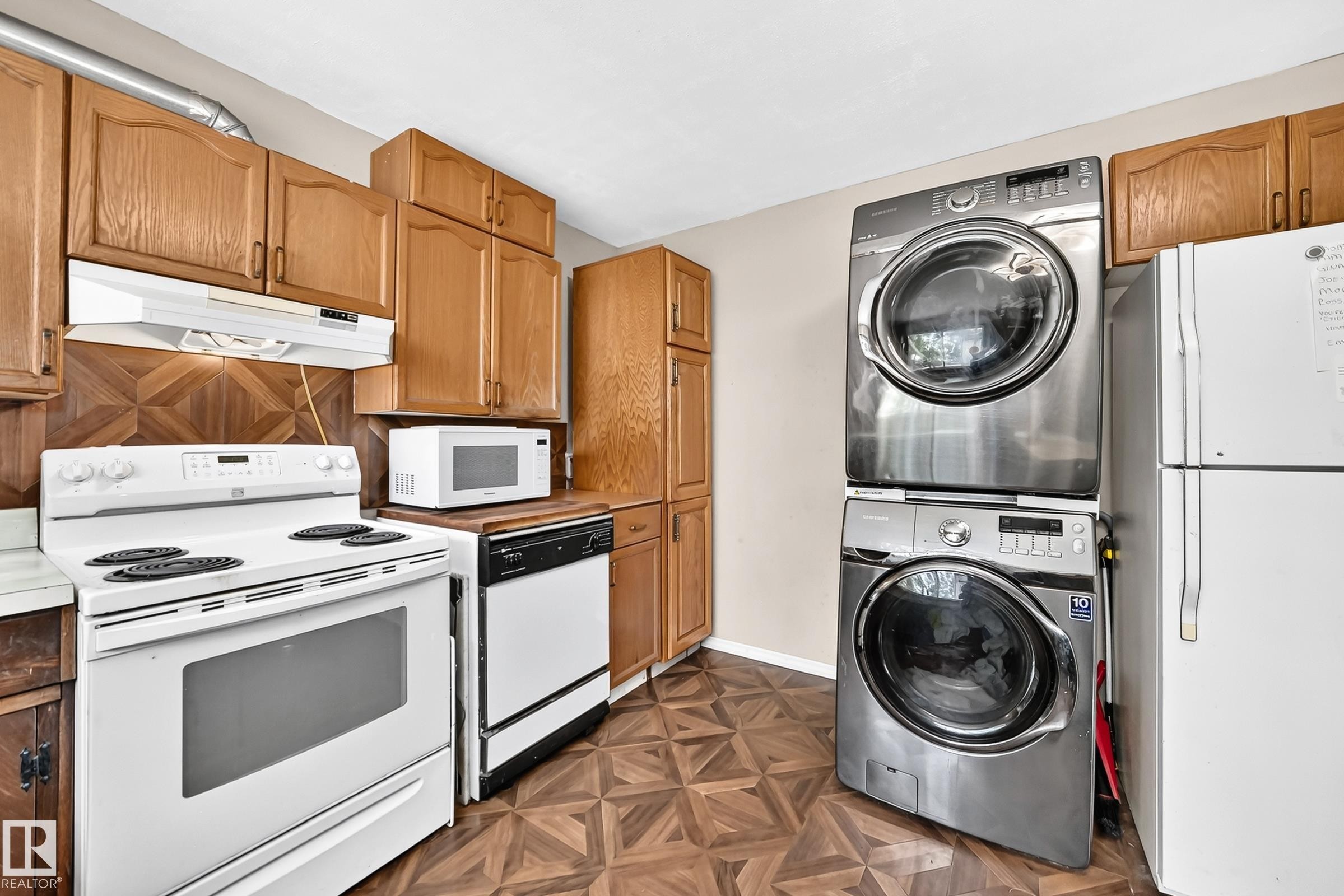 8 Fourth Street, Duffield, AB - Indoor Photo Showing Laundry Room