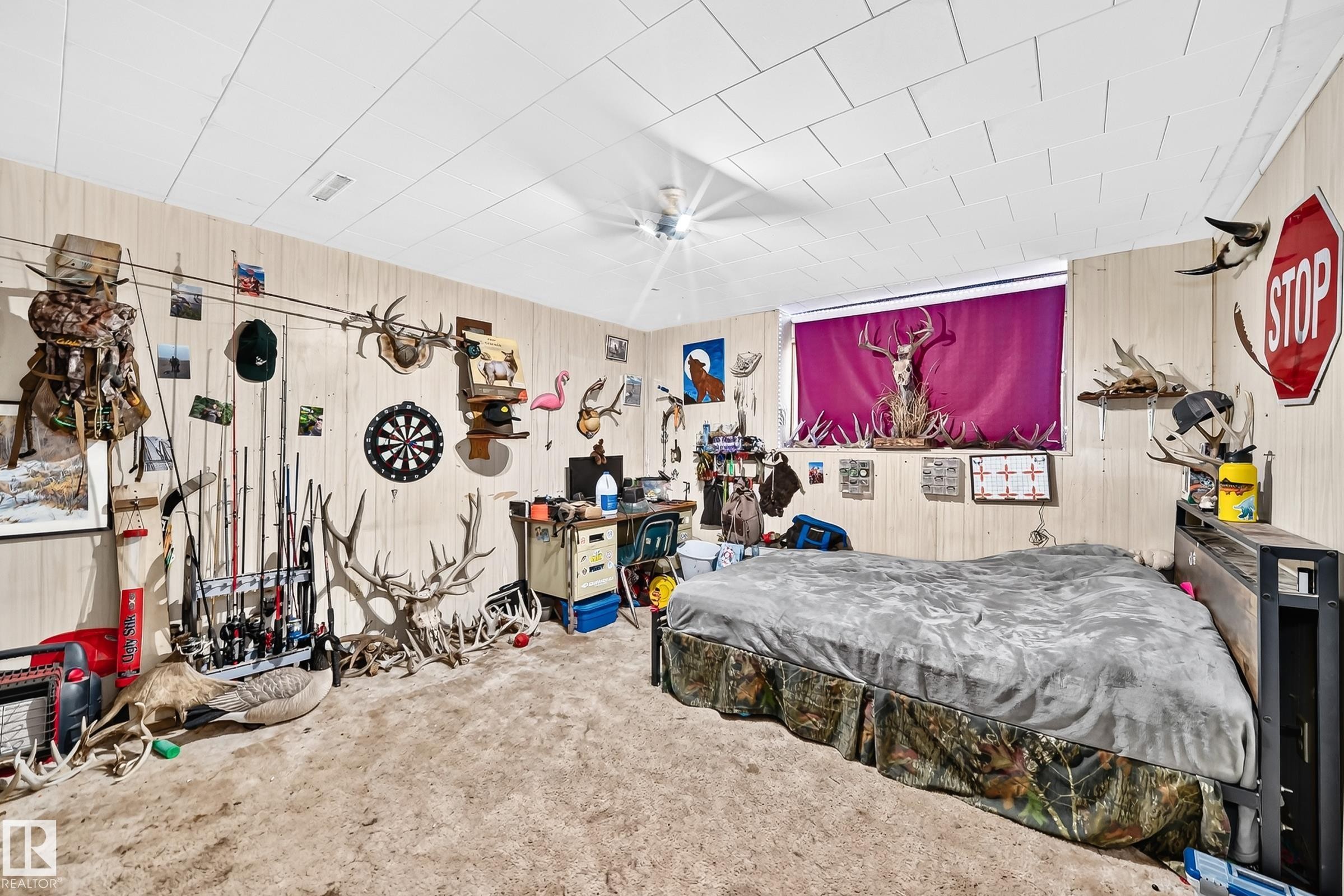 8 Fourth Street, Duffield, AB - Indoor