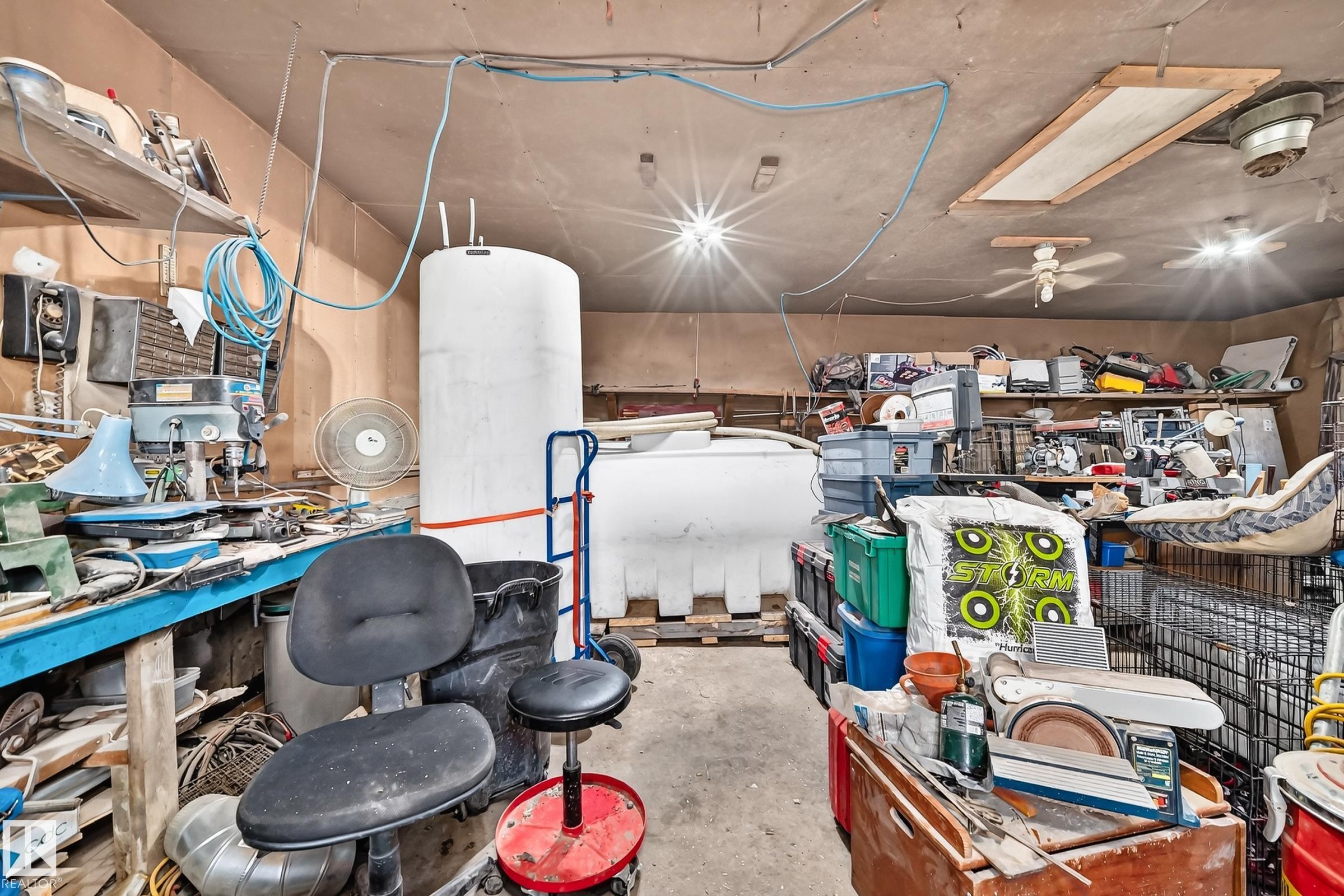 8 Fourth Street, Duffield, AB - Indoor