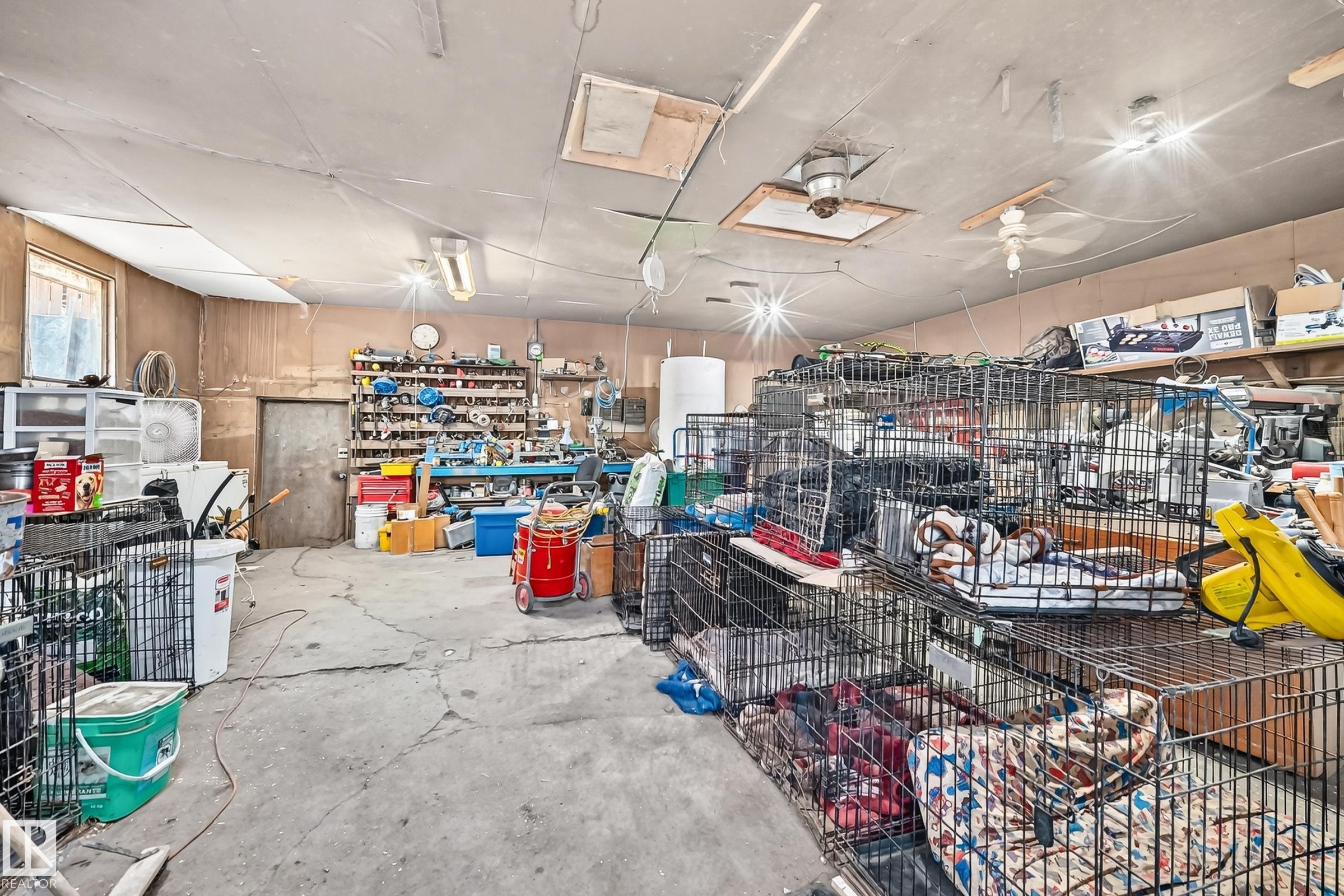 8 Fourth Street, Duffield, AB - Indoor