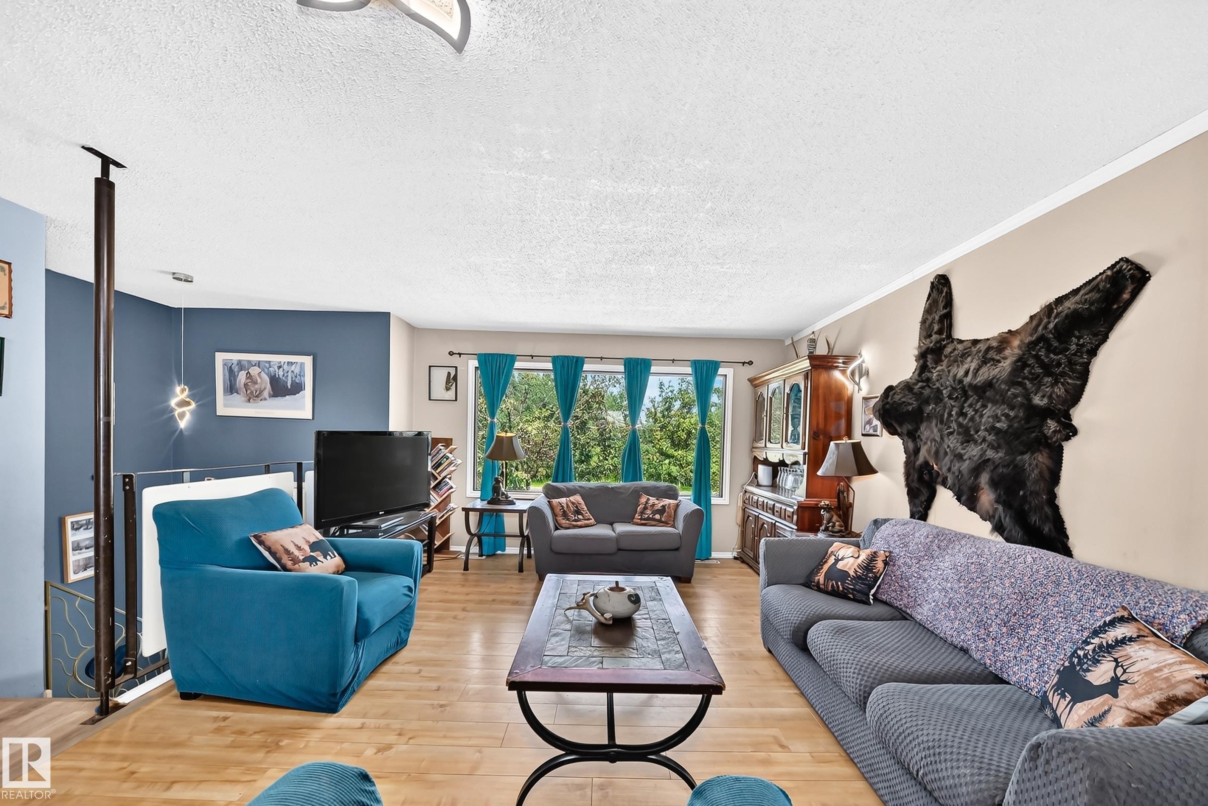 8 Fourth Street, Duffield, AB - Indoor Photo Showing Living Room