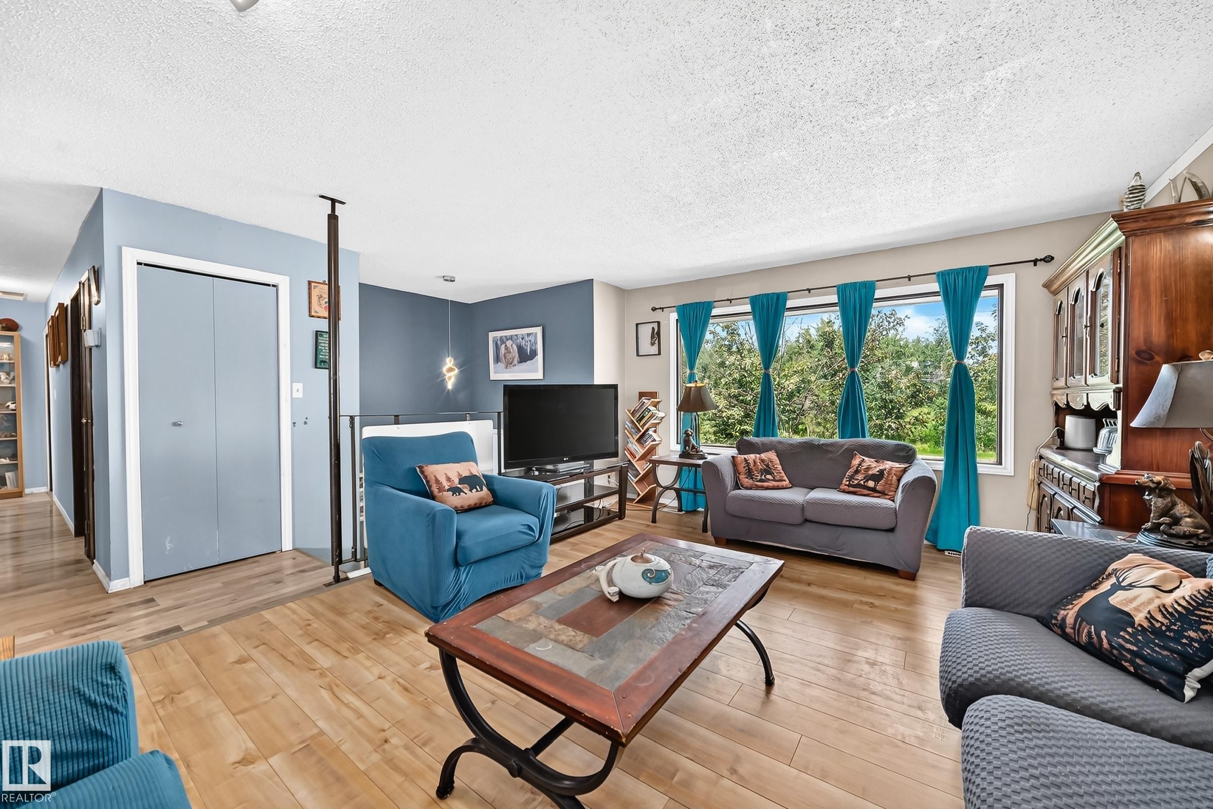 8 Fourth Street, Duffield, AB - Indoor Photo Showing Living Room