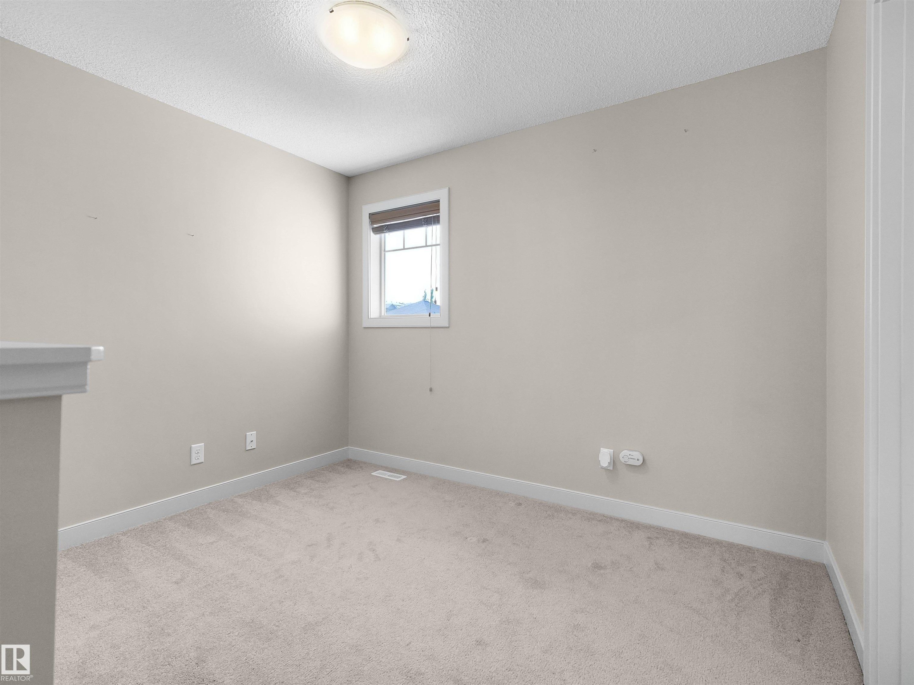 1692 Cunningham Way Sw, Edmonton, AB - Indoor Photo Showing Other Room