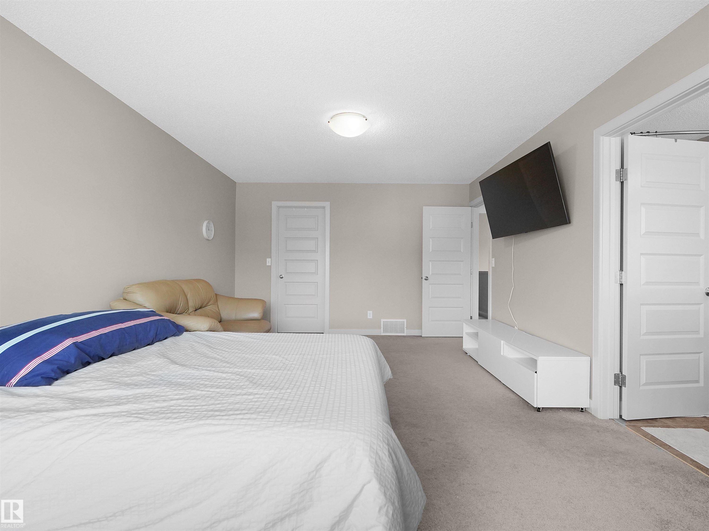 1692 Cunningham Way Sw, Edmonton, AB - Indoor Photo Showing Bedroom